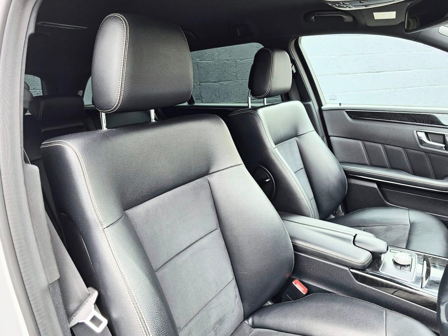 Used Mercedes-Benz E Class 2011 for sale - 77659984: Photo 25