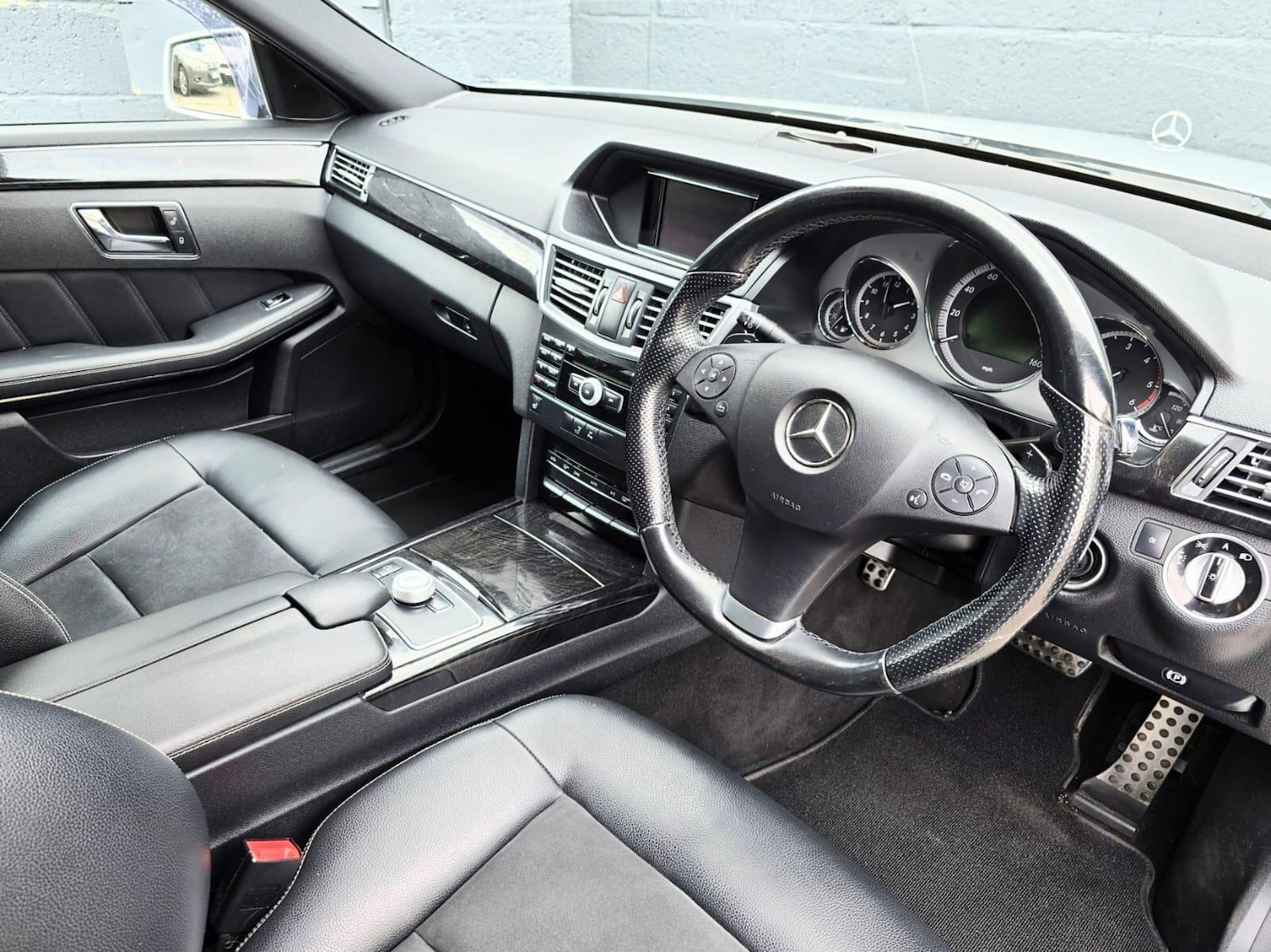 Used Mercedes-Benz E Class 2011 for sale - 77659984: Photo 27