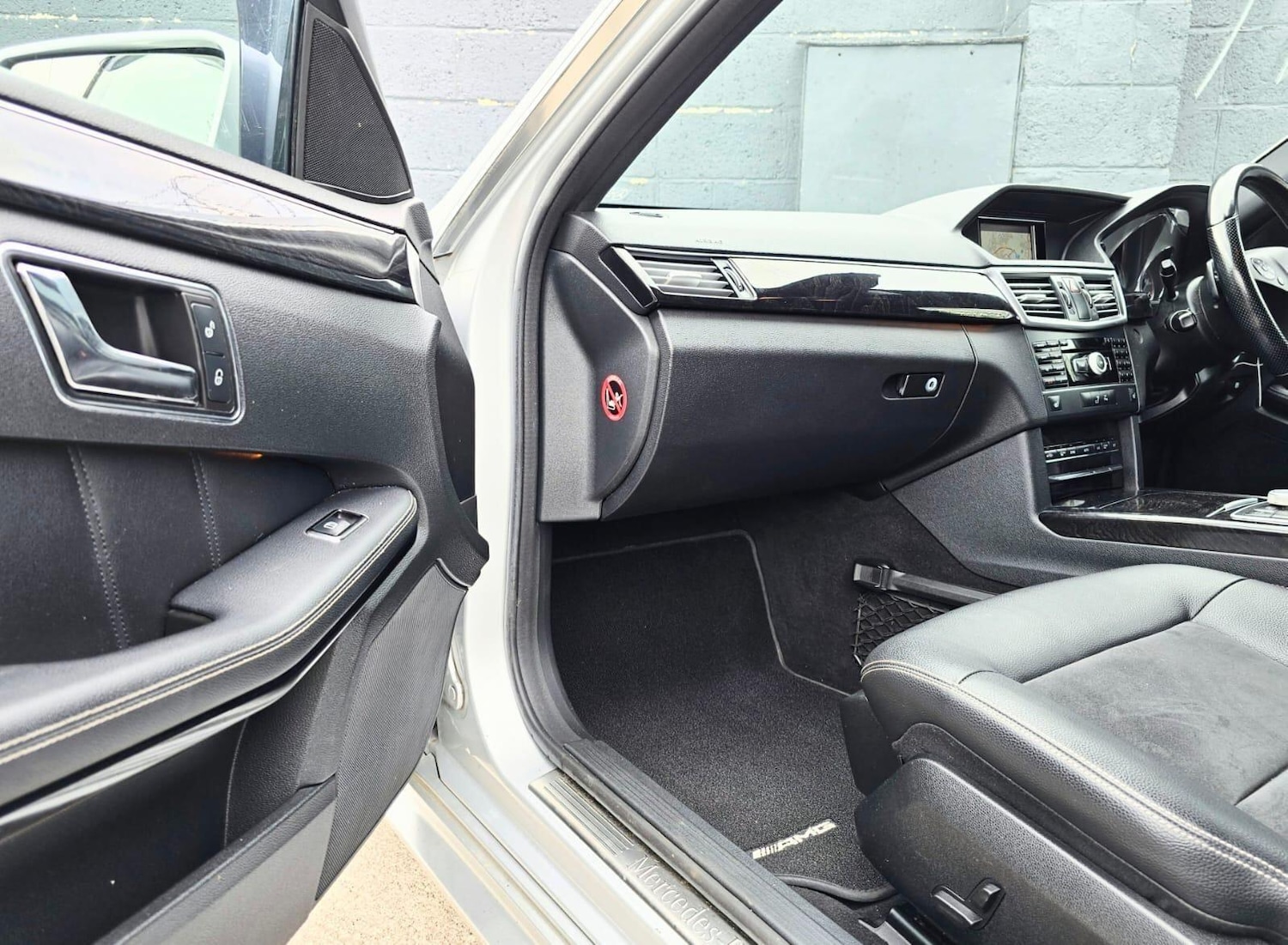 Used Mercedes-Benz E Class 2011 for sale - 77659984: Photo 30