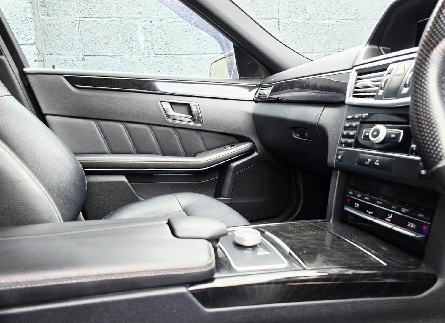 Used Mercedes-Benz E Class 2011 for sale - 77659984: Photo 34