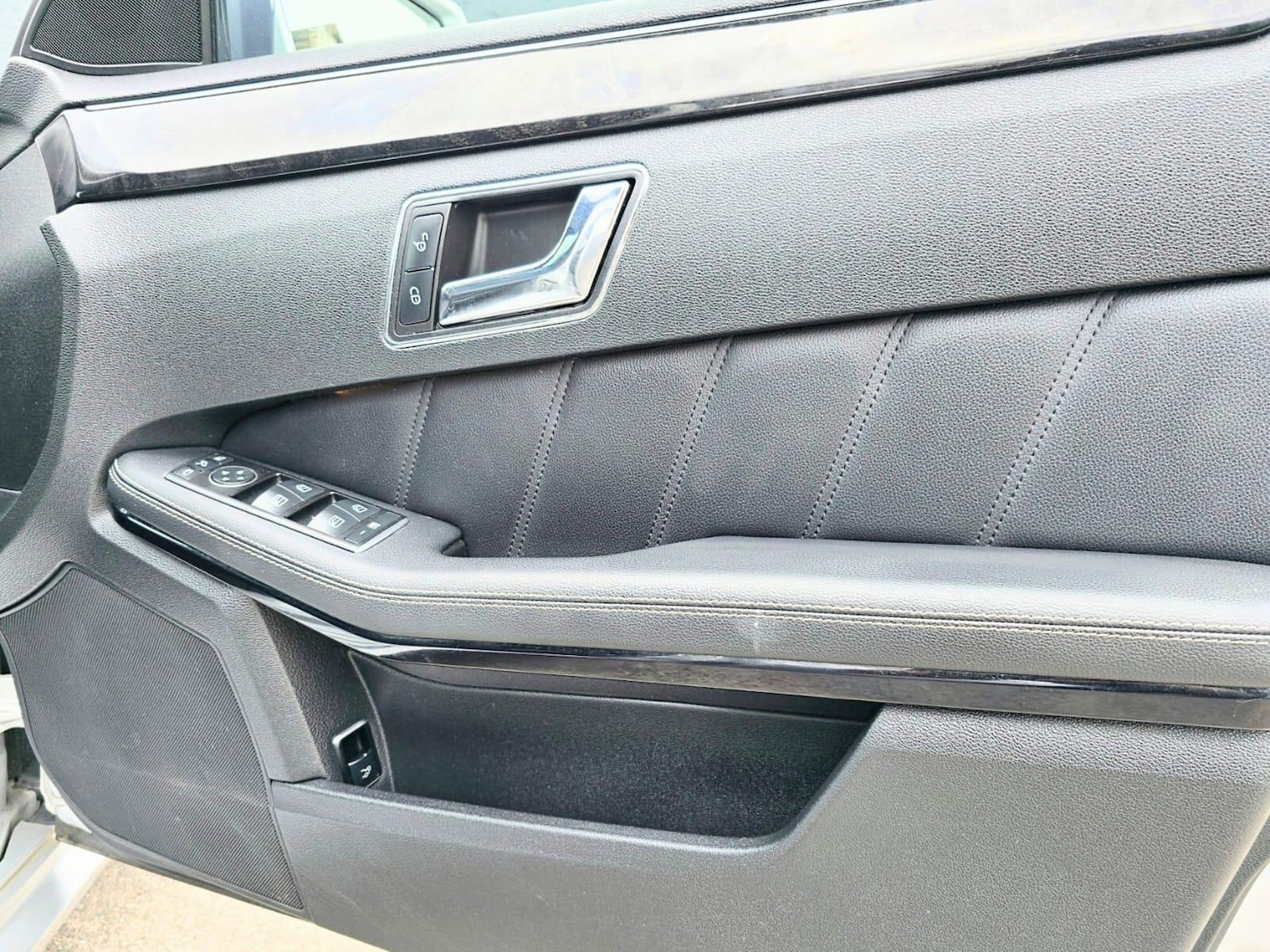 Used Mercedes-Benz E Class 2011 for sale - 77659984: Photo 35