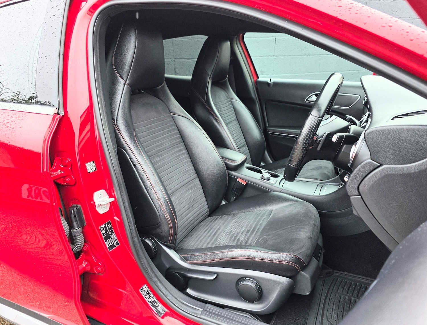 Used Mercedes-Benz GLA 2014 for sale - 76585532: Photo 2