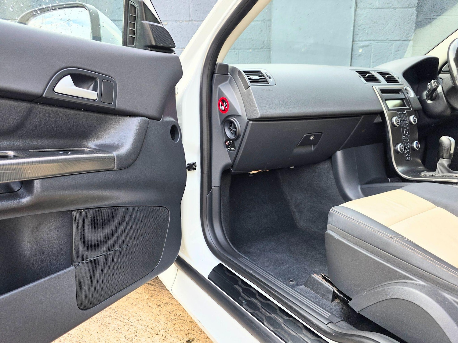 Used Volvo C30 2010 for sale - 76585560: Photo 28