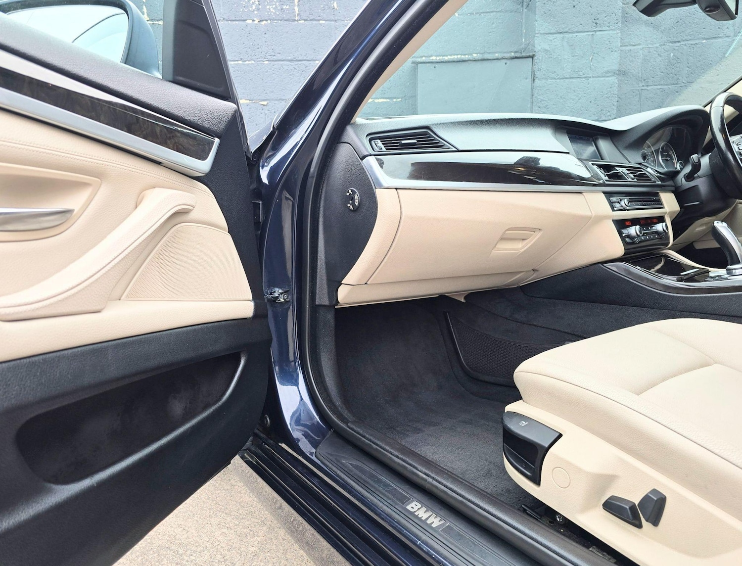 Used BMW 5 Series 2010 for sale - 76997693: Photo 32