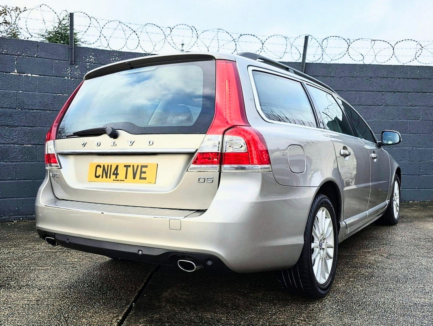 Used Volvo V70 for sale - 76729066: Photo 16
