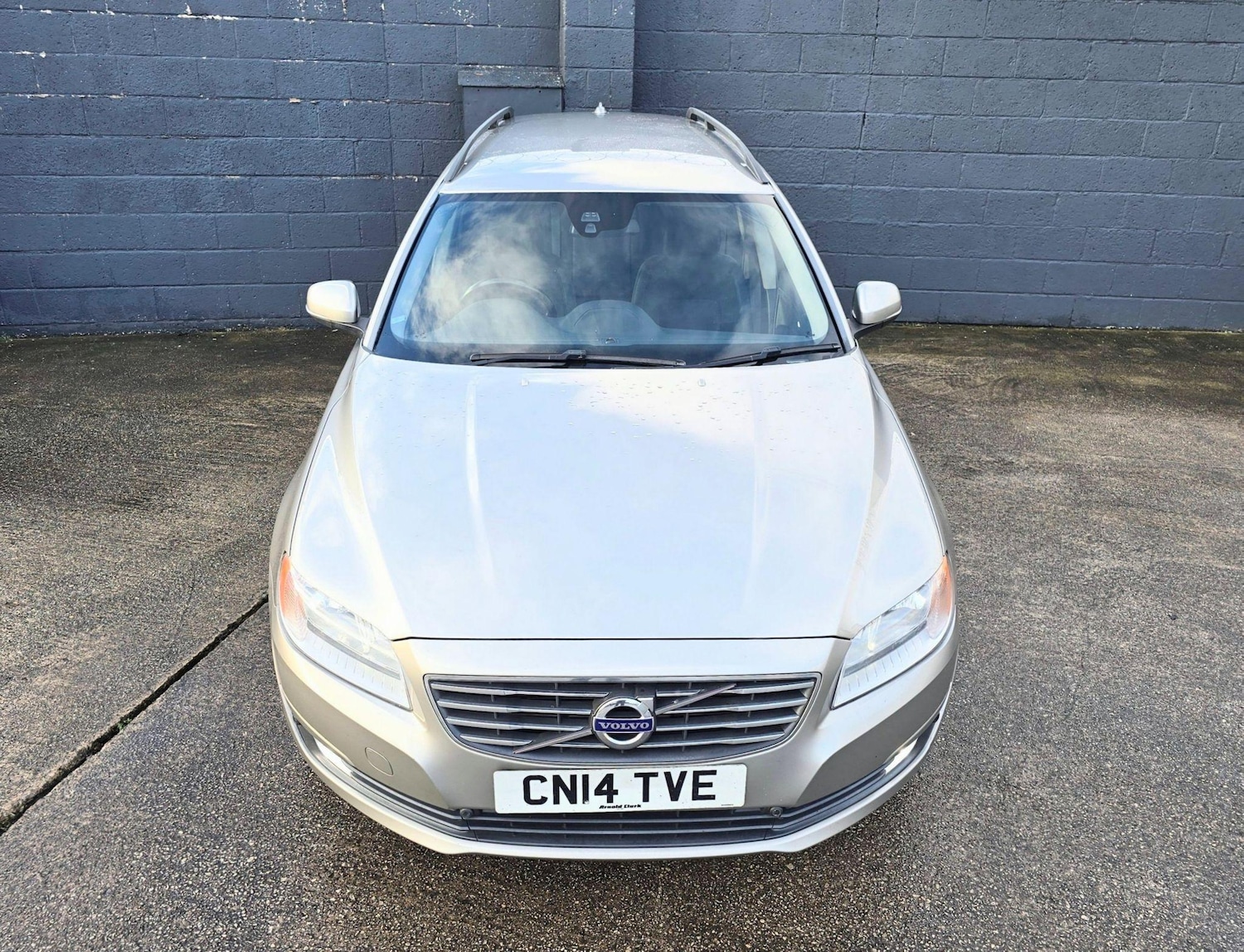 Used Volvo V70 for sale - 76729066: Photo 2