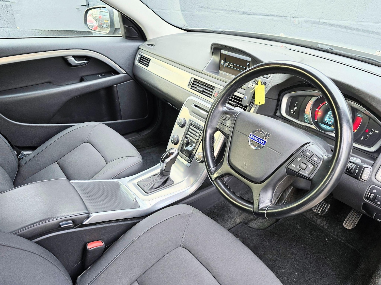 Used Volvo V70 for sale - 76729066: Photo 24