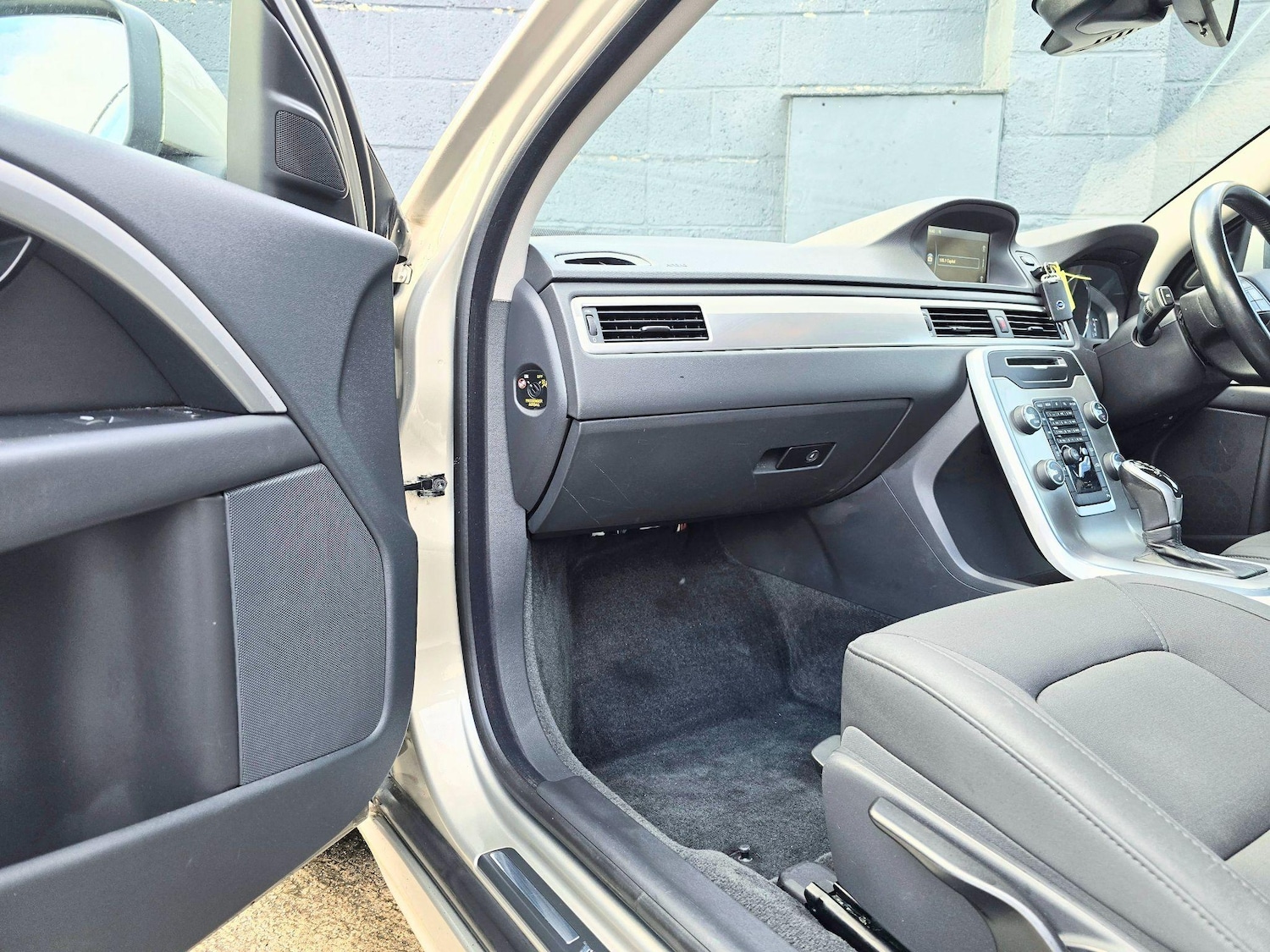 Used Volvo V70 for sale - 76729066: Photo 29