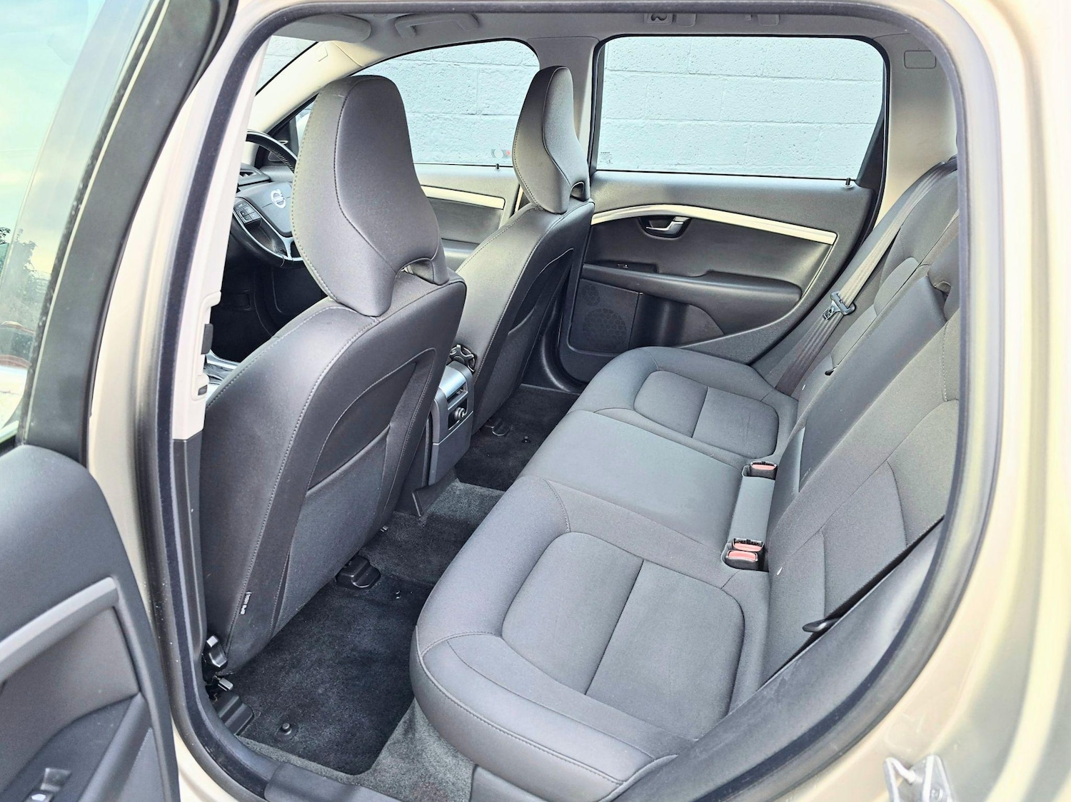 Used Volvo V70 for sale - 76729066: Photo 30