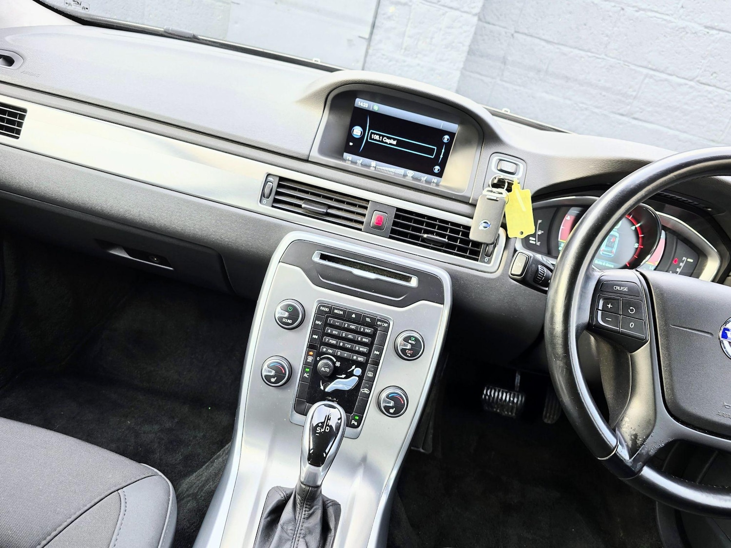 Used Volvo V70 for sale - 76729066: Photo 33