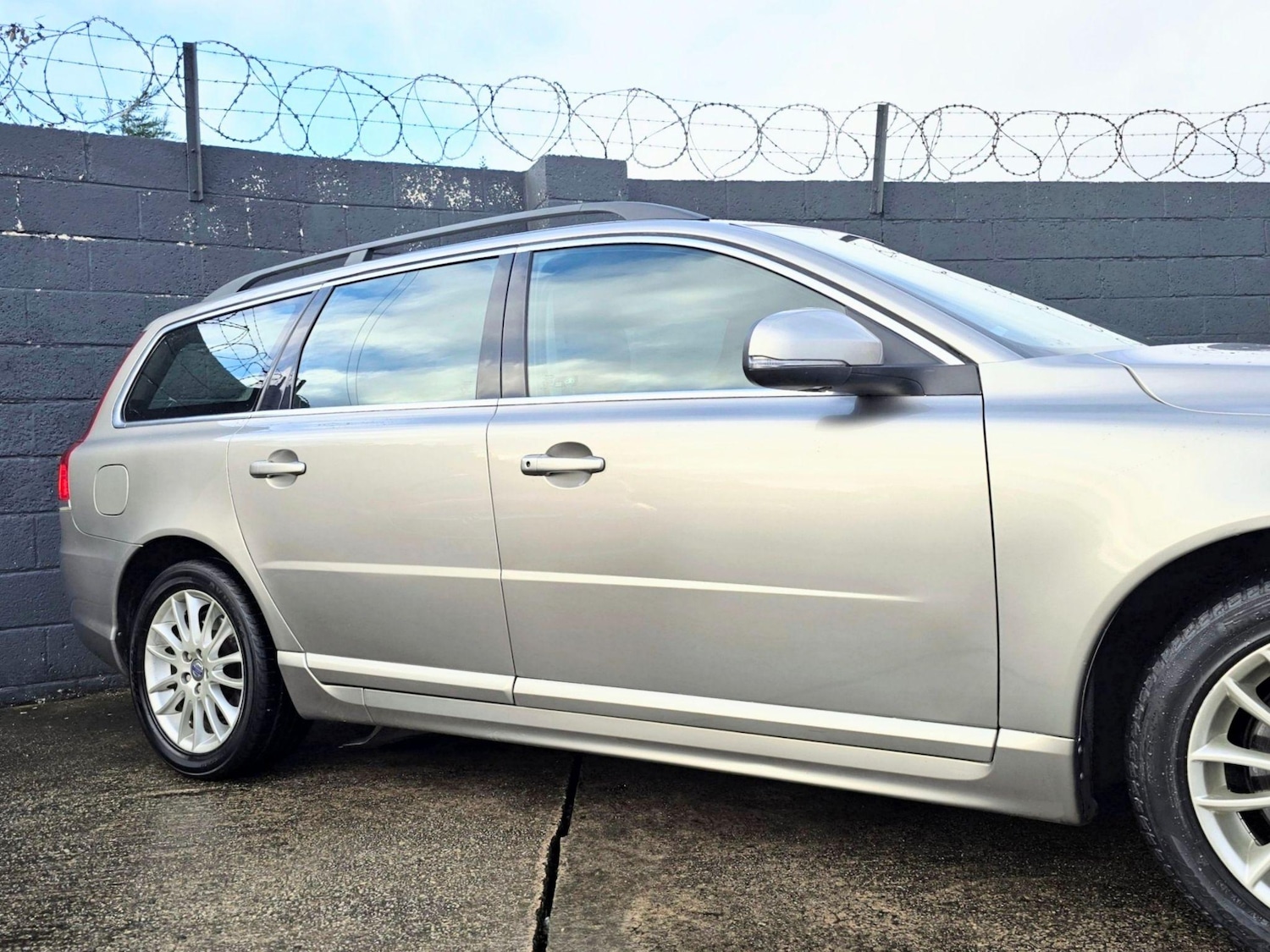 Used Volvo V70 for sale - 76729066: Photo 6