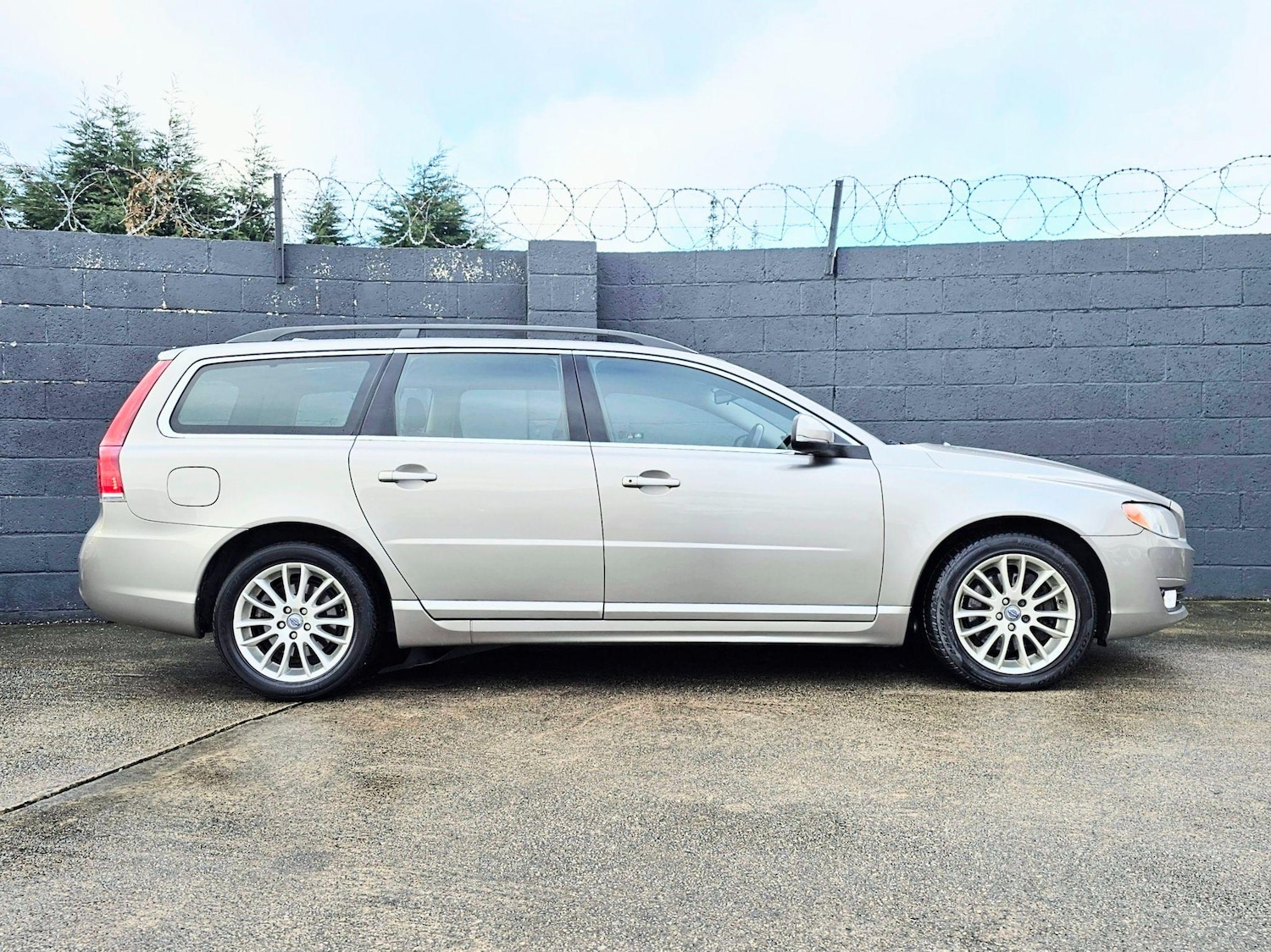 Used Volvo V70 for sale - 76729066: Photo 8