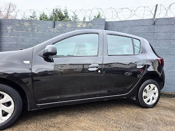 Used Dacia Sandero 2017 for sale - 77255307: Photo