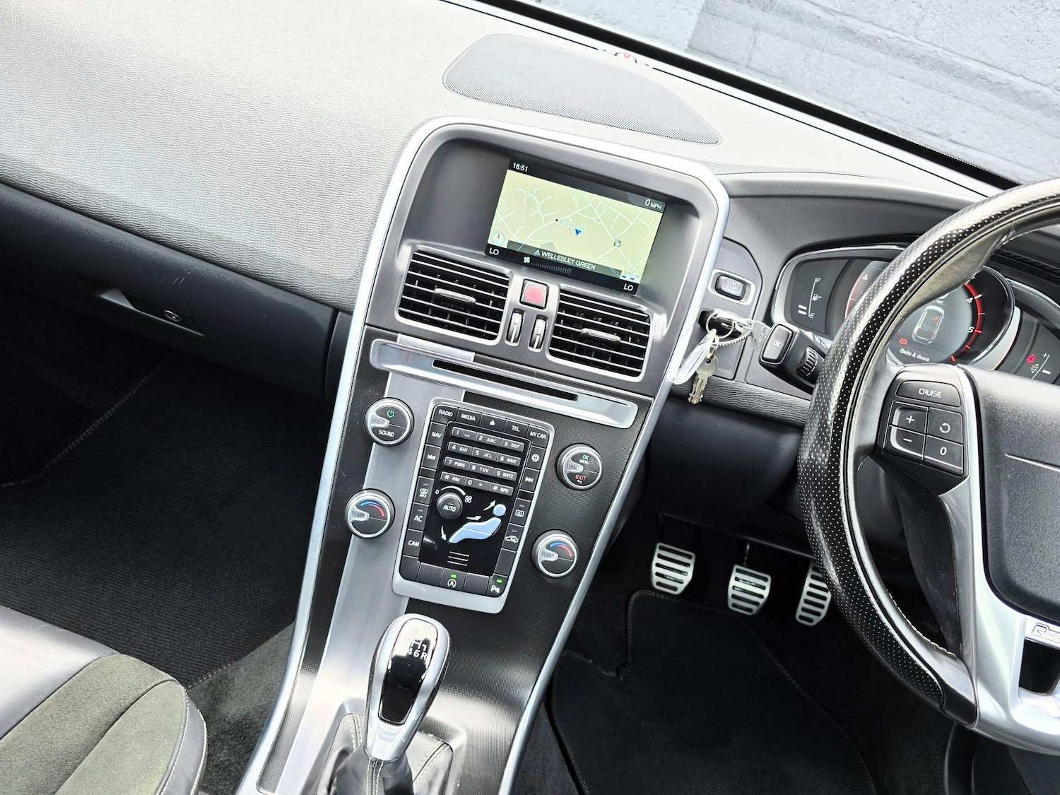 Used Volvo XC60 2016 for sale - 76227270: Photo 41