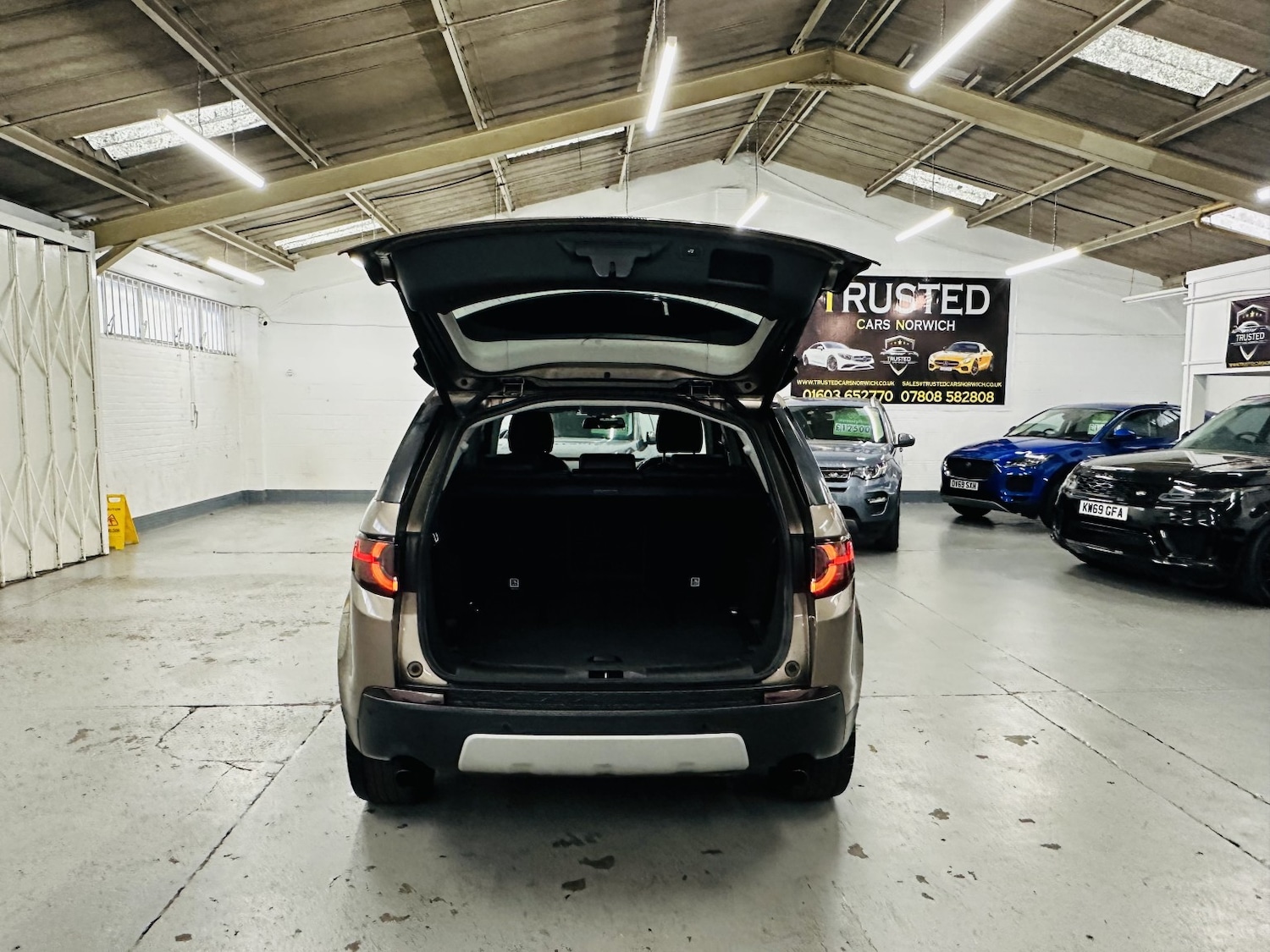 Used Land Rover Discovery Sport 2016 for sale - 77991658: Photo 21