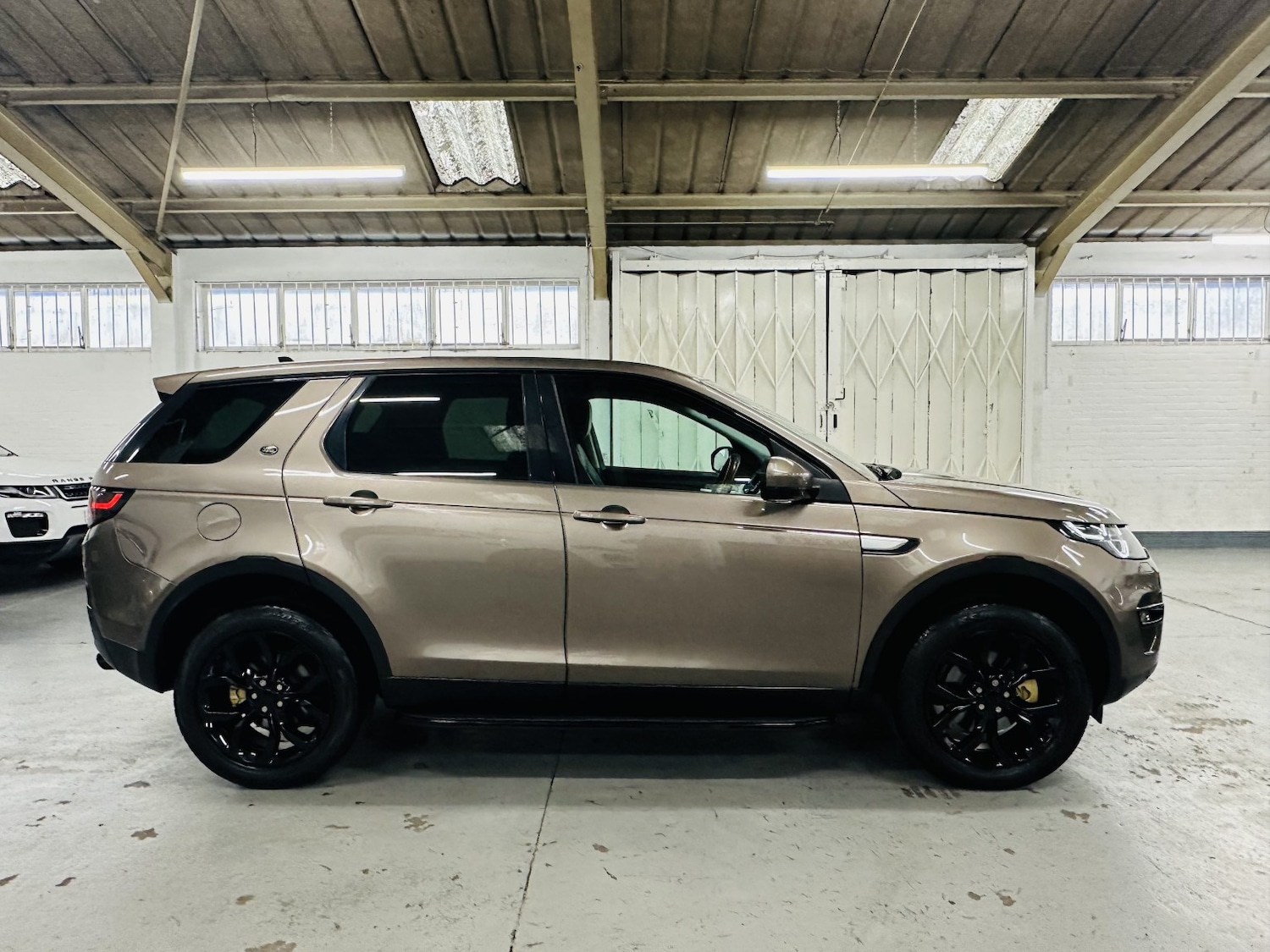 Used Land Rover Discovery Sport 2016 for sale - 77991658: Photo 6