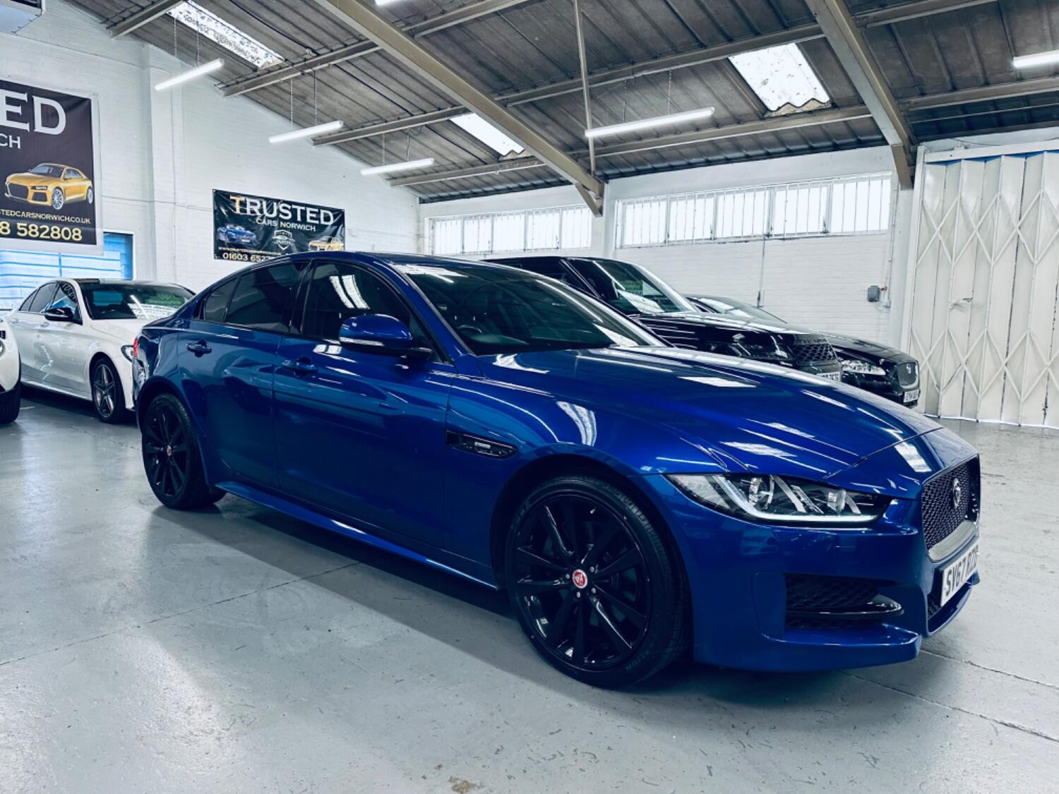 Used Jaguar XE 2017 for sale - 76397017: Photo 2