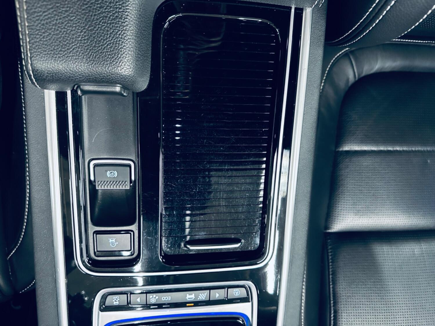 Used Jaguar XE 2017 for sale - 76397017: Photo 81