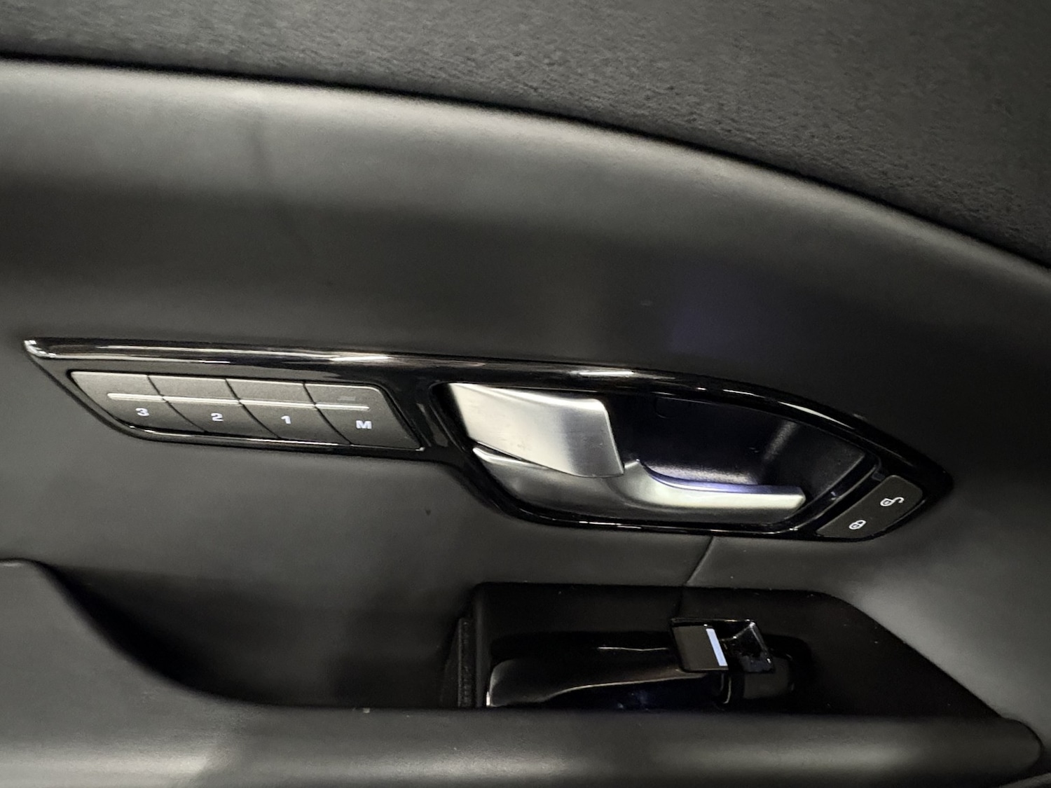 Used Land Rover Range Rover Evoque 2016 for sale - 77028031: Photo 44