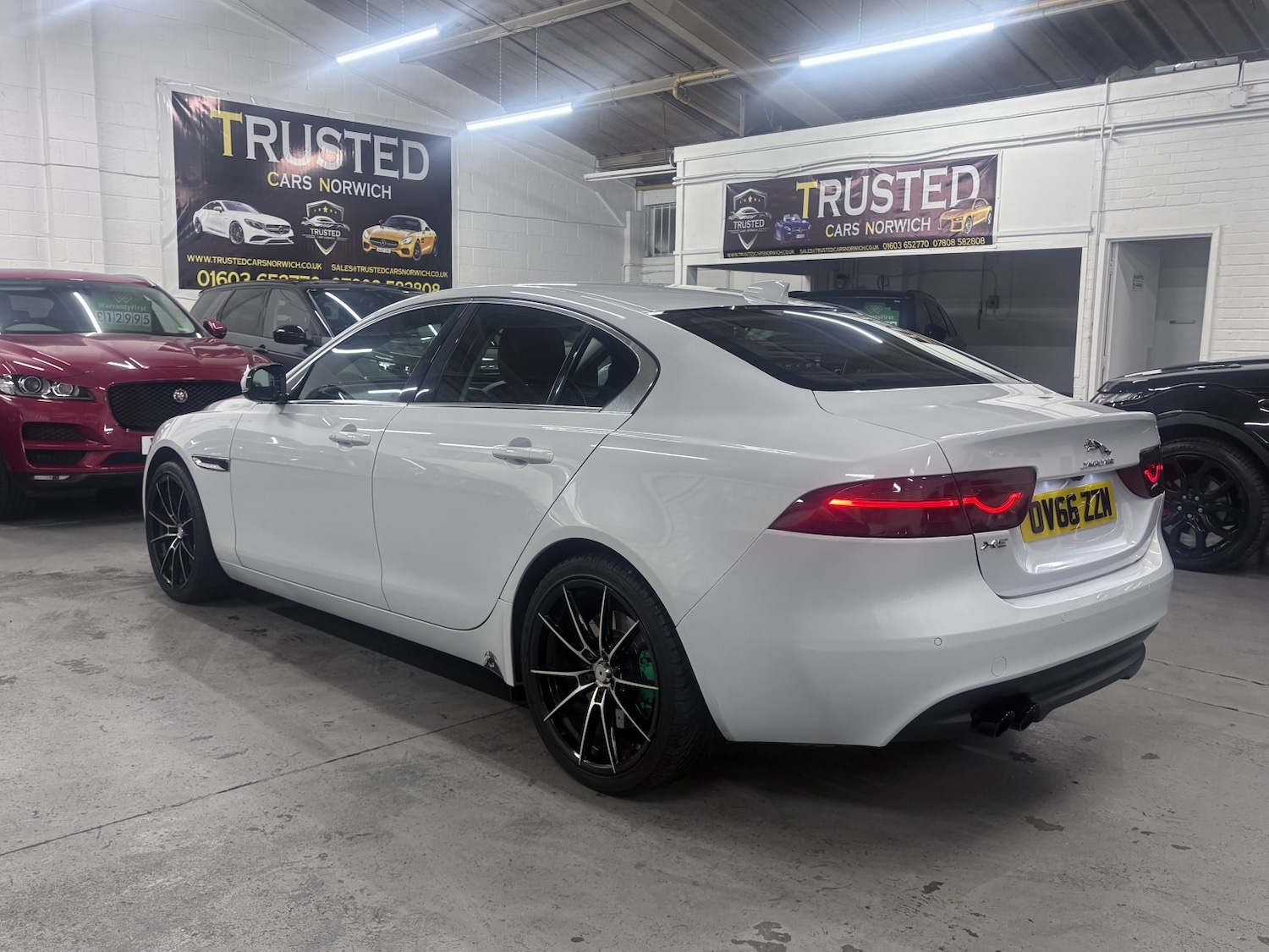 Used Jaguar XE 2017 for sale - 77129516: Photo 5