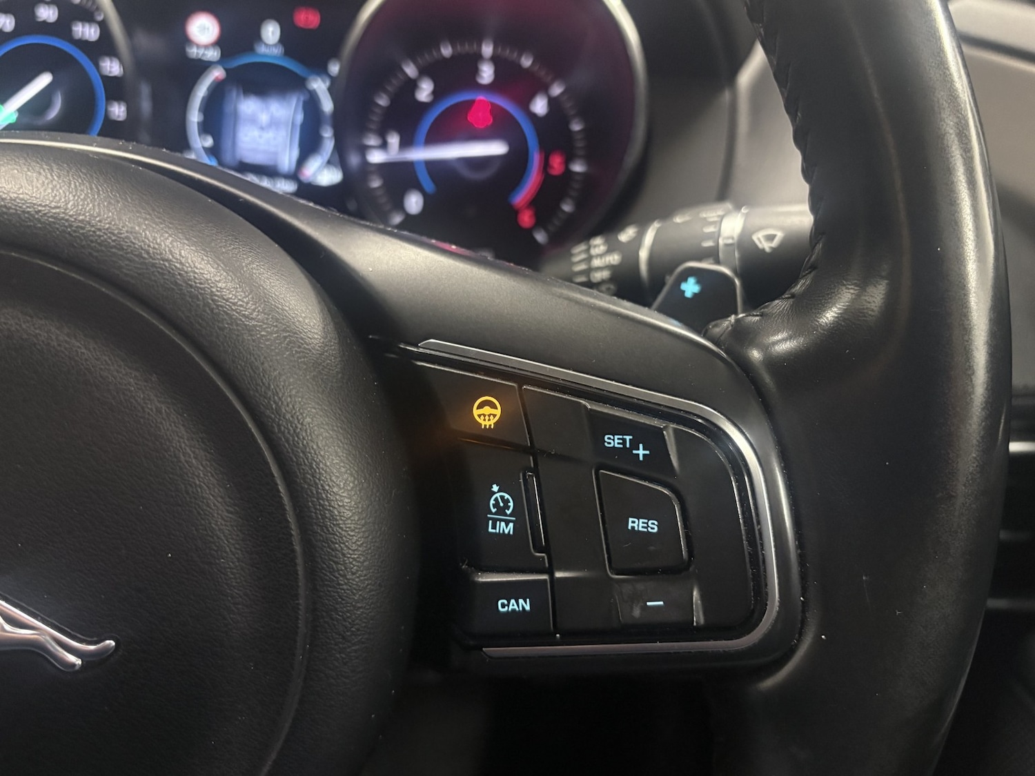 Used Jaguar XE 2017 for sale - 77129516: Photo 80