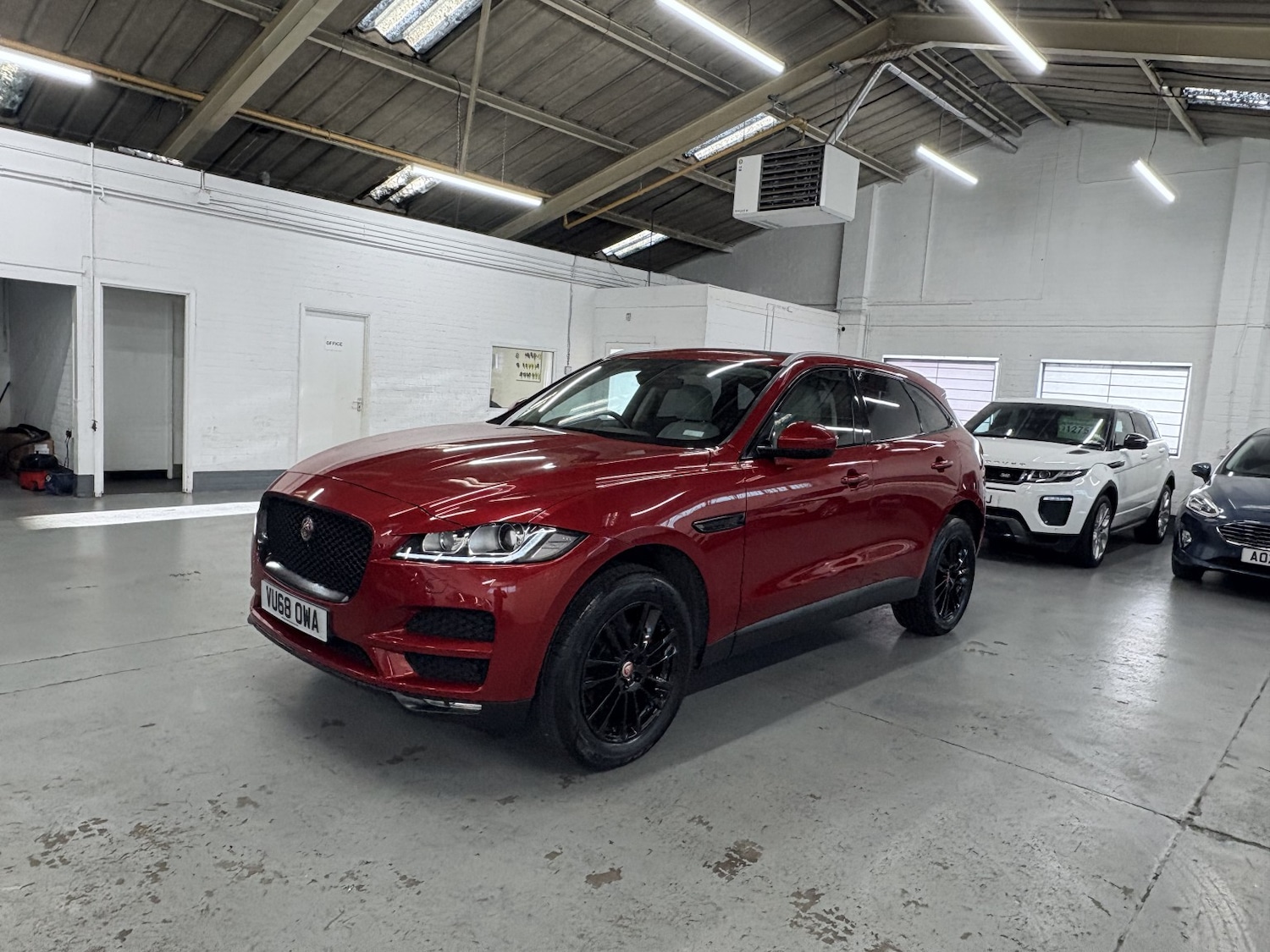 Used Jaguar F-Pace 2018 for sale - 76863890: Photo 2
