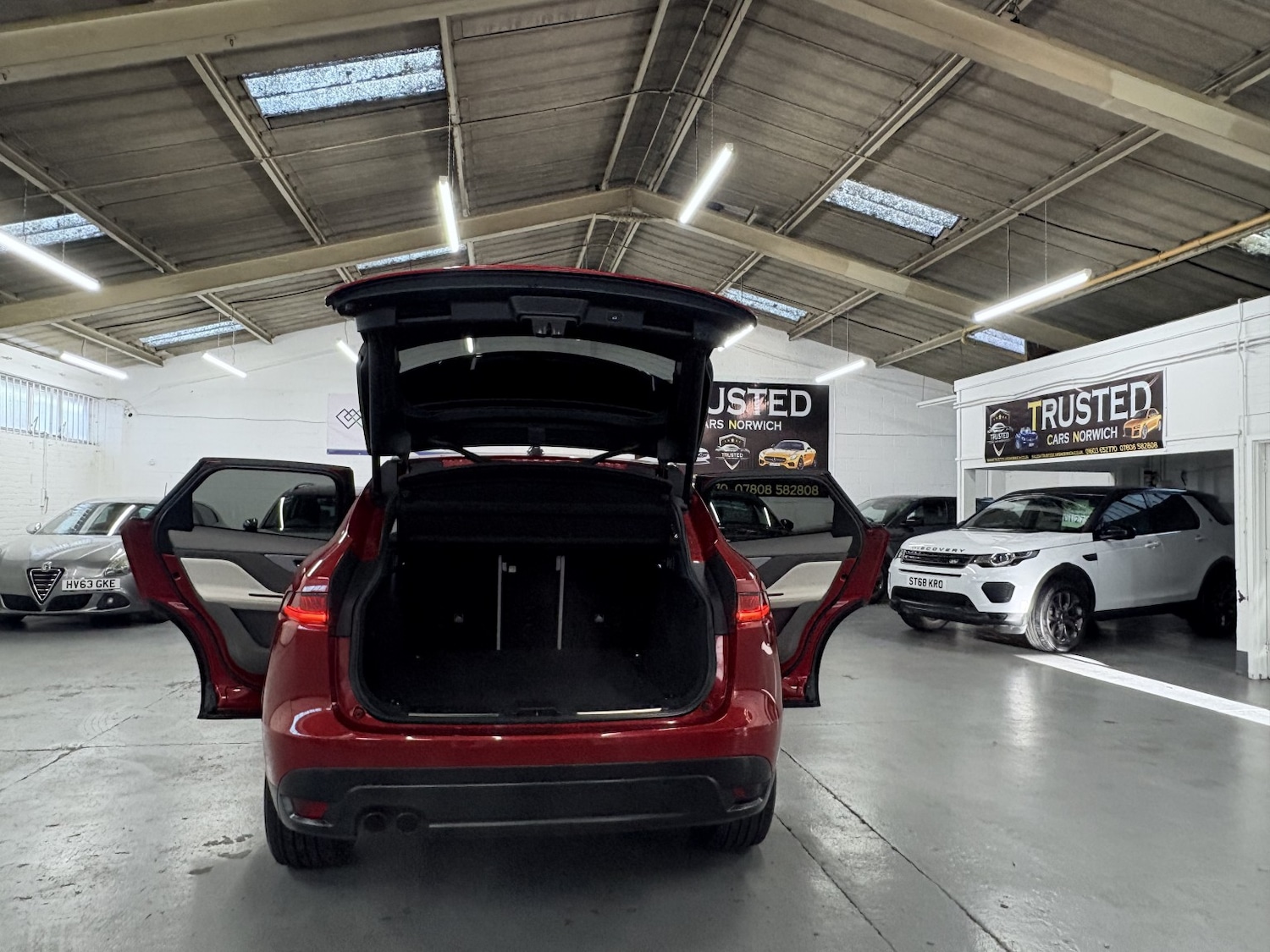 Used Jaguar F-Pace 2018 for sale - 76863890: Photo 29