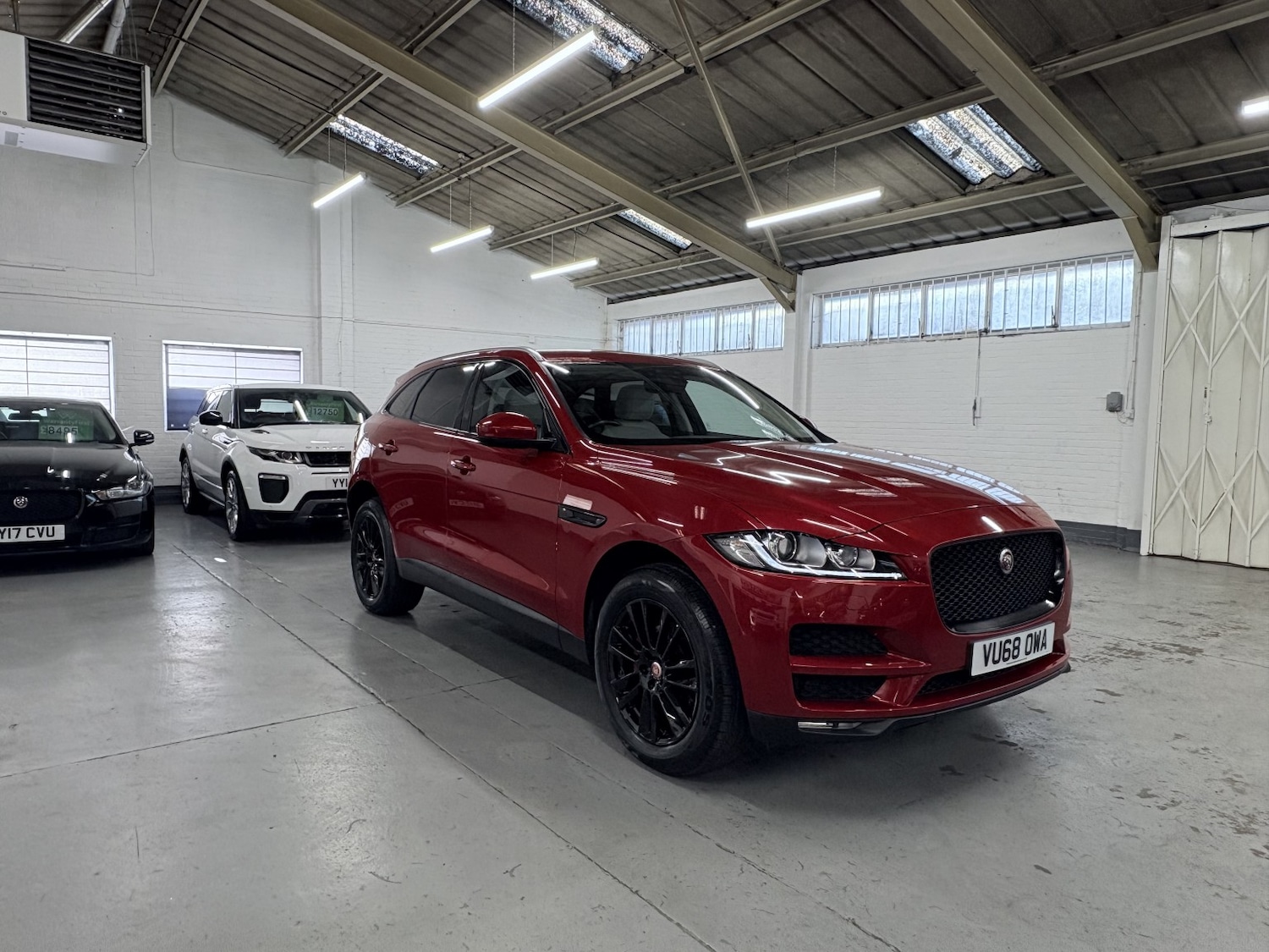 Used Jaguar F-Pace 2018 for sale - 76863890: Photo 3