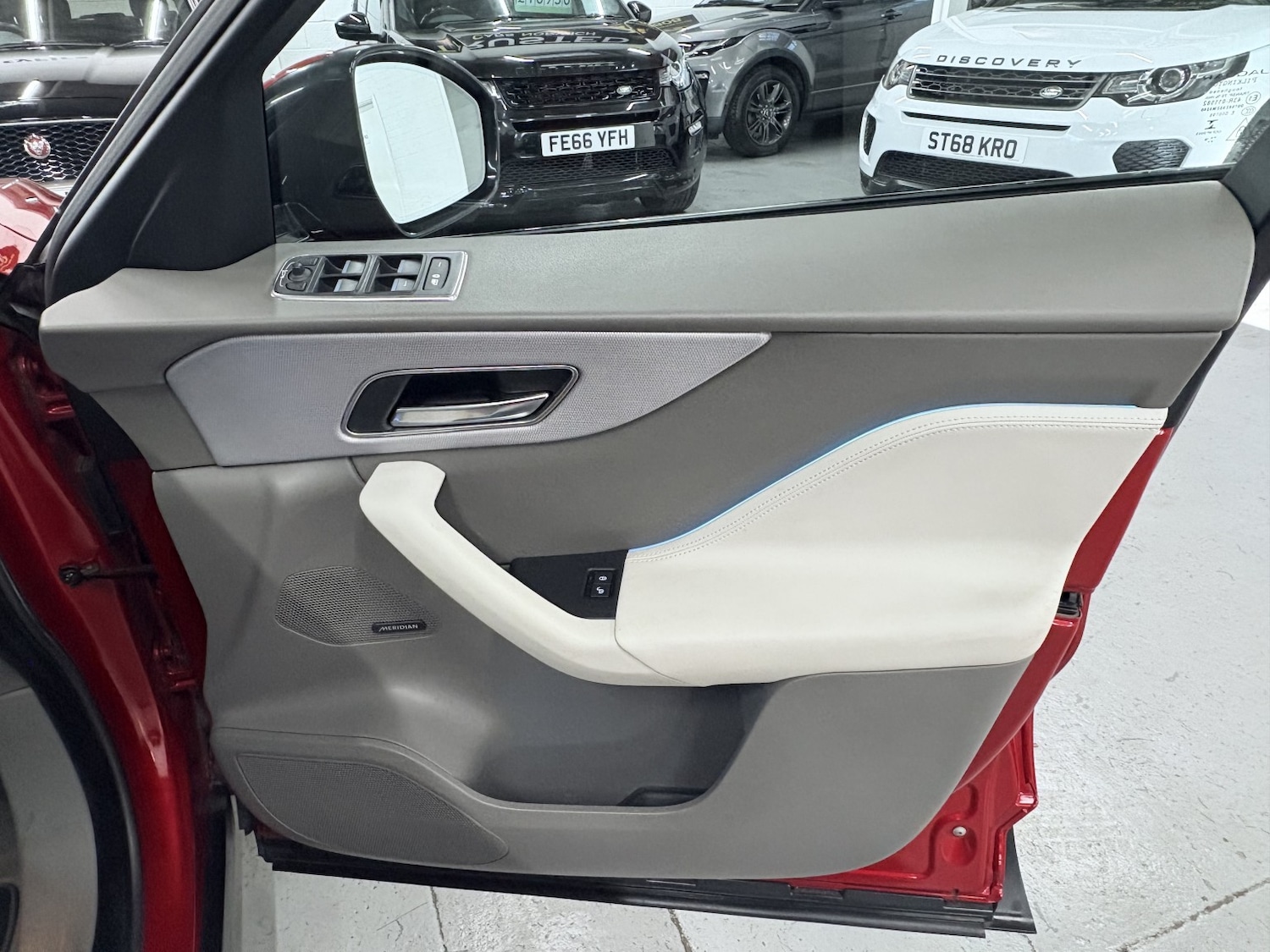 Used Jaguar F-Pace 2018 for sale - 76863890: Photo 47