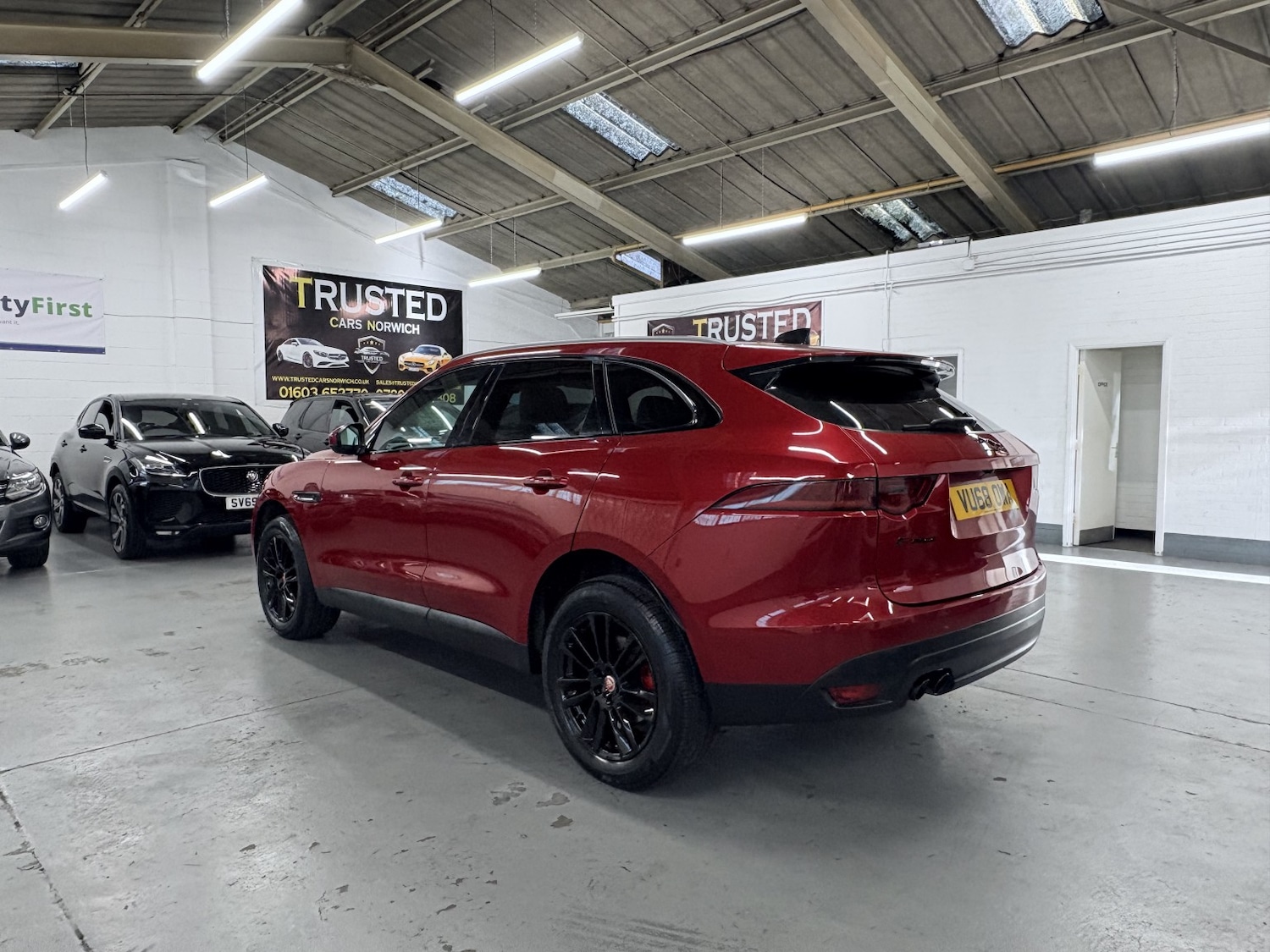 Used Jaguar F-Pace 2018 for sale - 76863890: Photo 5