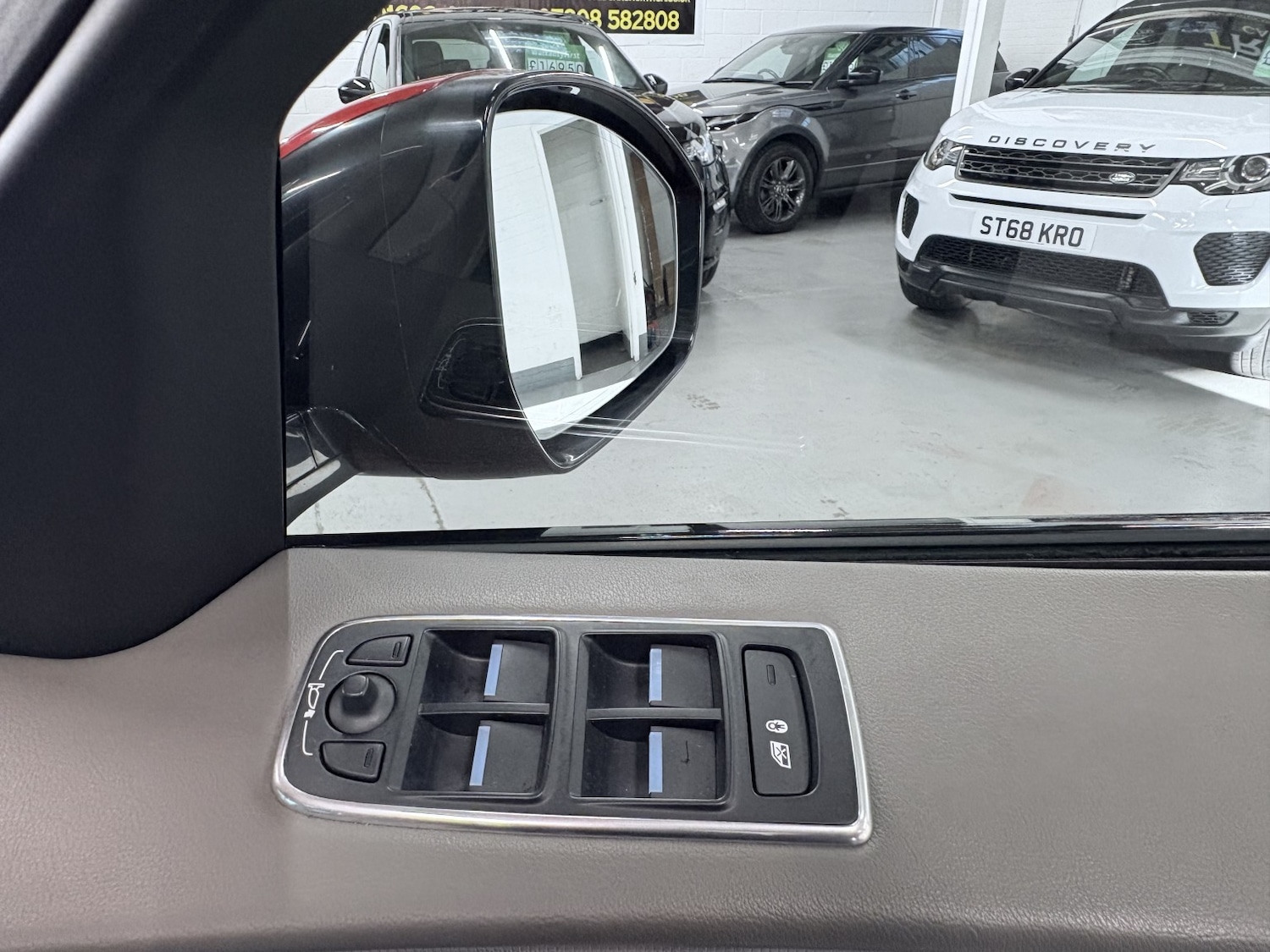 Used Jaguar F-Pace 2018 for sale - 76863890: Photo 52