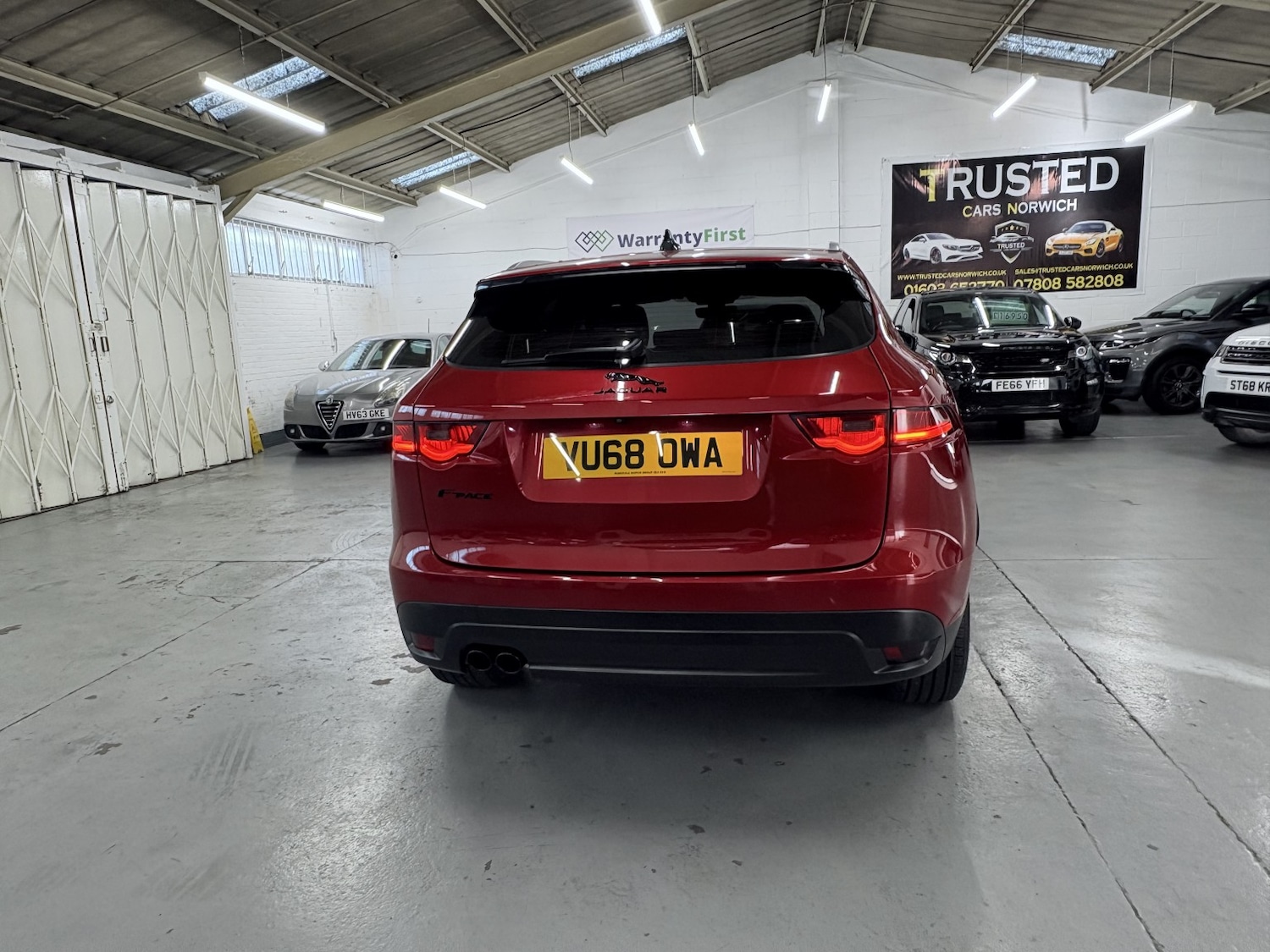 Used Jaguar F-Pace 2018 for sale - 76863890: Photo 6