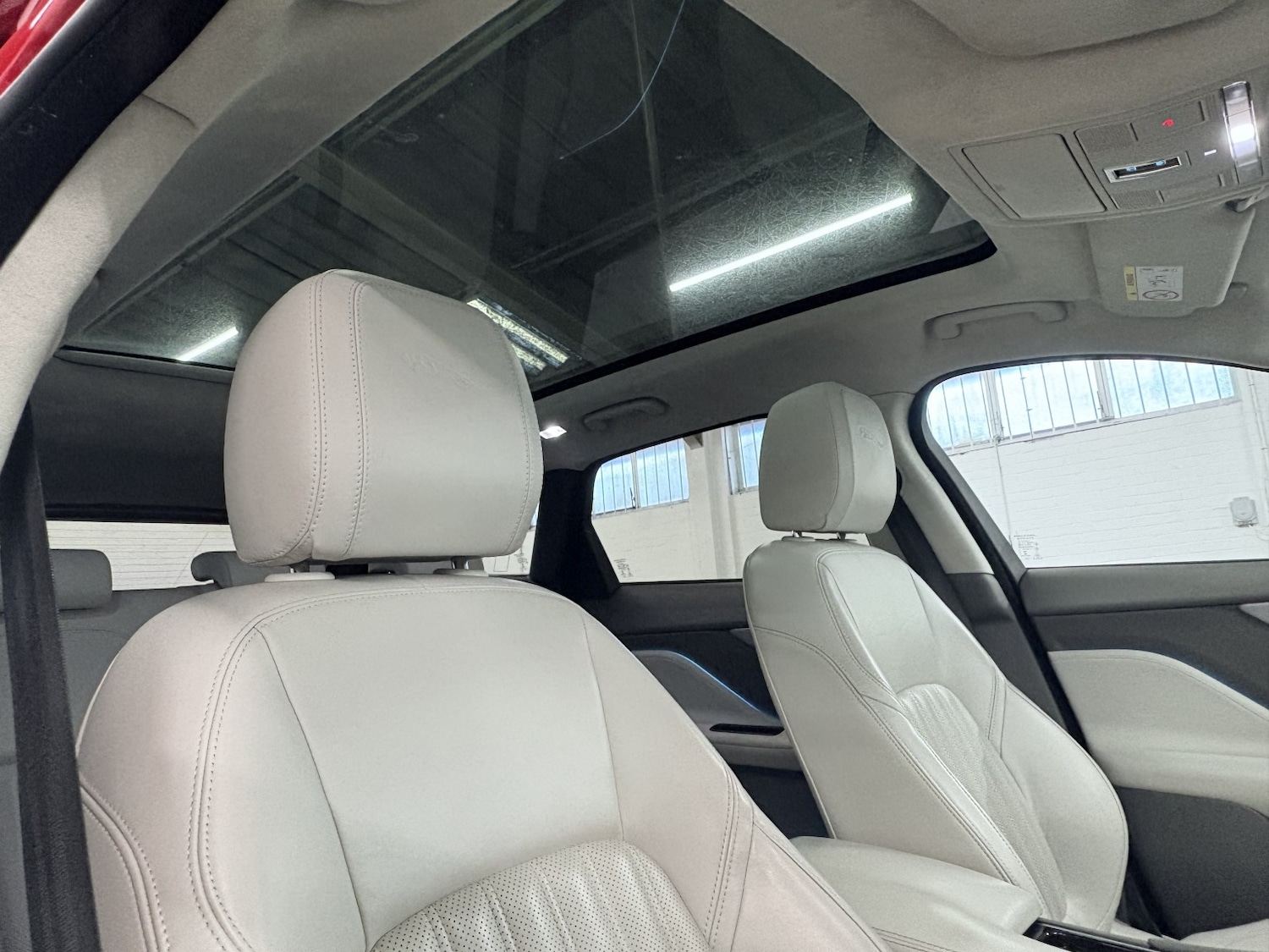 Used Jaguar F-Pace 2018 for sale - 76863890: Photo 60