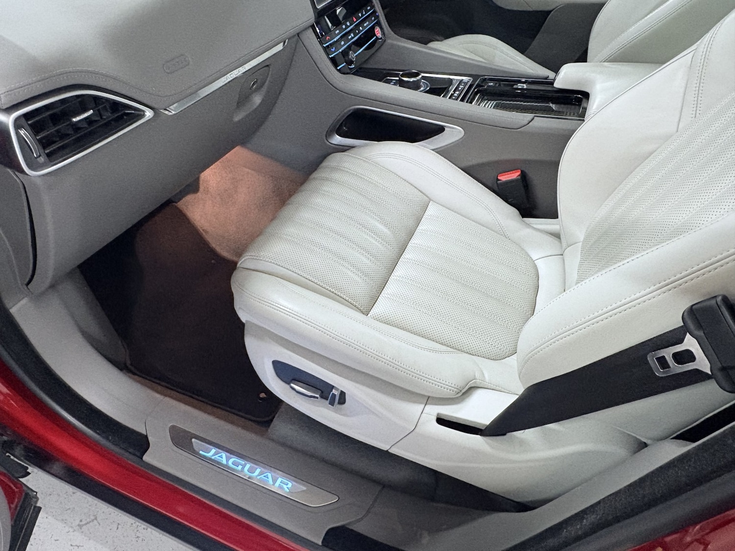 Used Jaguar F-Pace 2018 for sale - 76863890: Photo 72