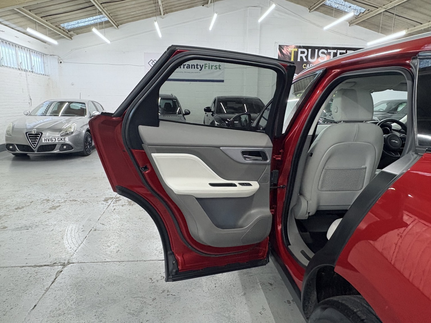 Used Jaguar F-Pace 2018 for sale - 76863890: Photo 75