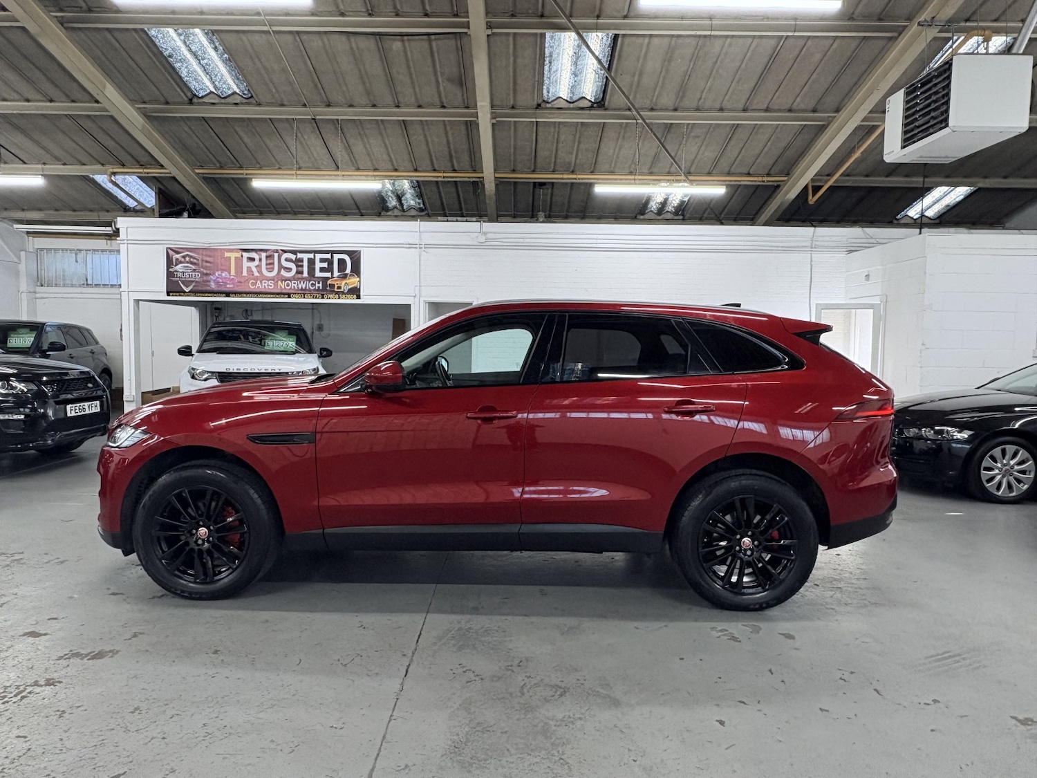 Used Jaguar F-Pace 2018 for sale - 76863890: Photo 9