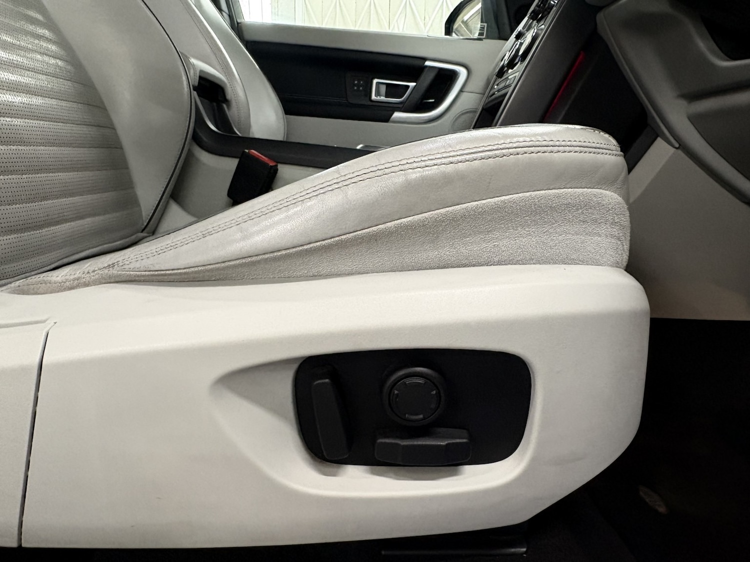 Used Land Rover Discovery Sport 2017 for sale - 78182839: Photo 40