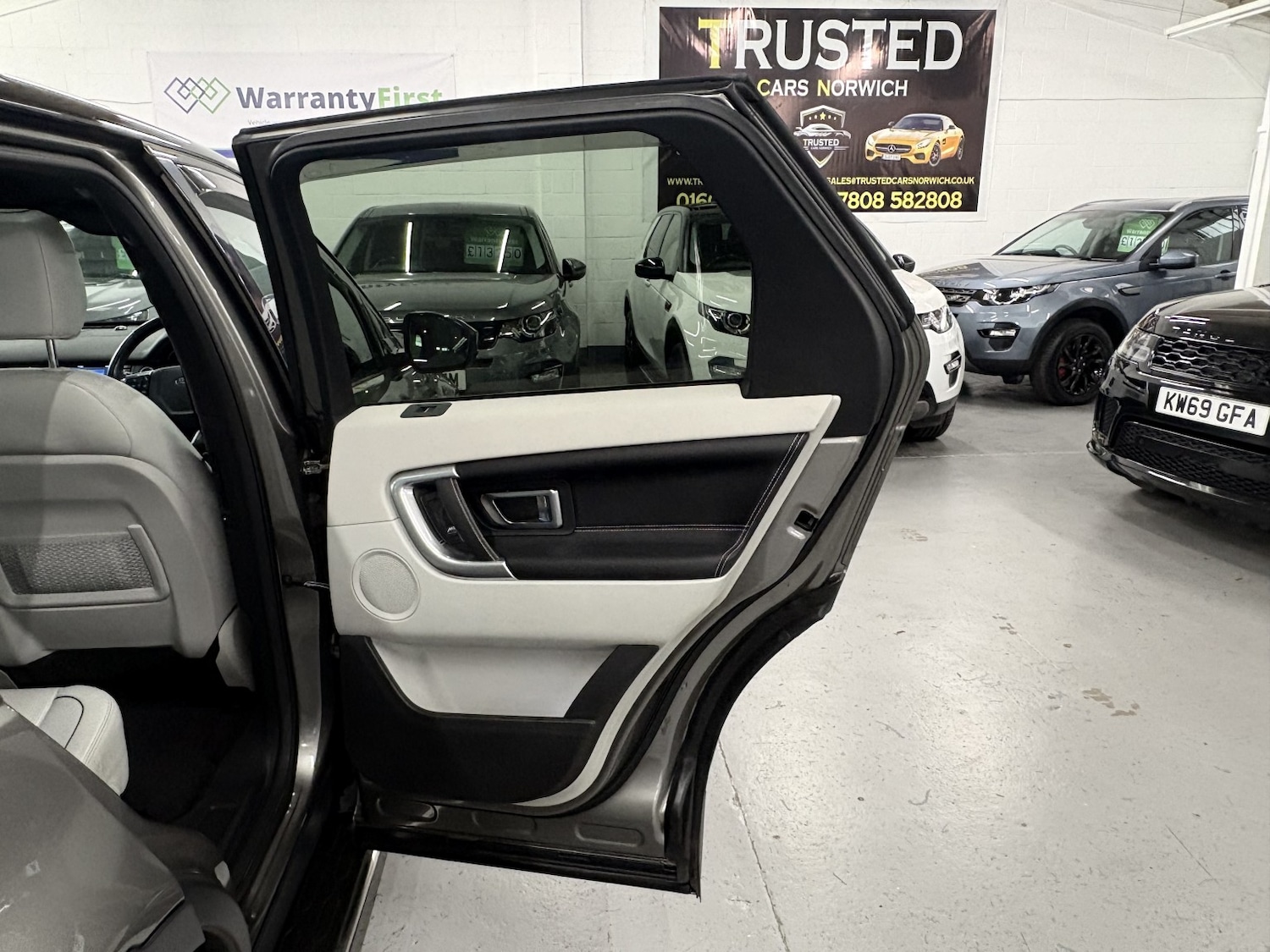 Used Land Rover Discovery Sport 2017 for sale - 78182839: Photo 65