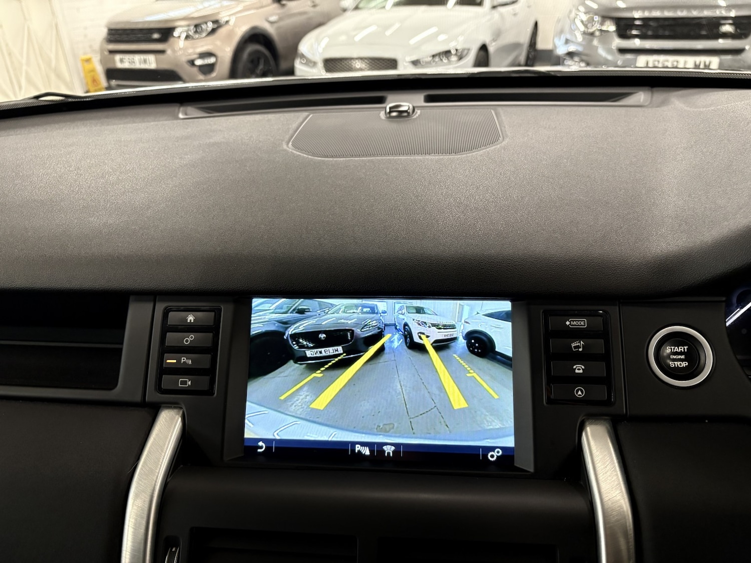 Used Land Rover Discovery Sport 2018 for sale - 77991582: Photo 76