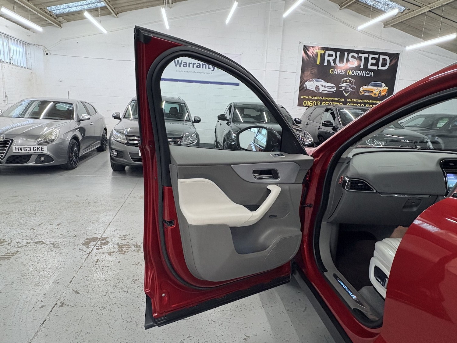 Used Jaguar F-Pace 2018 for sale - 77438381: Photo 67