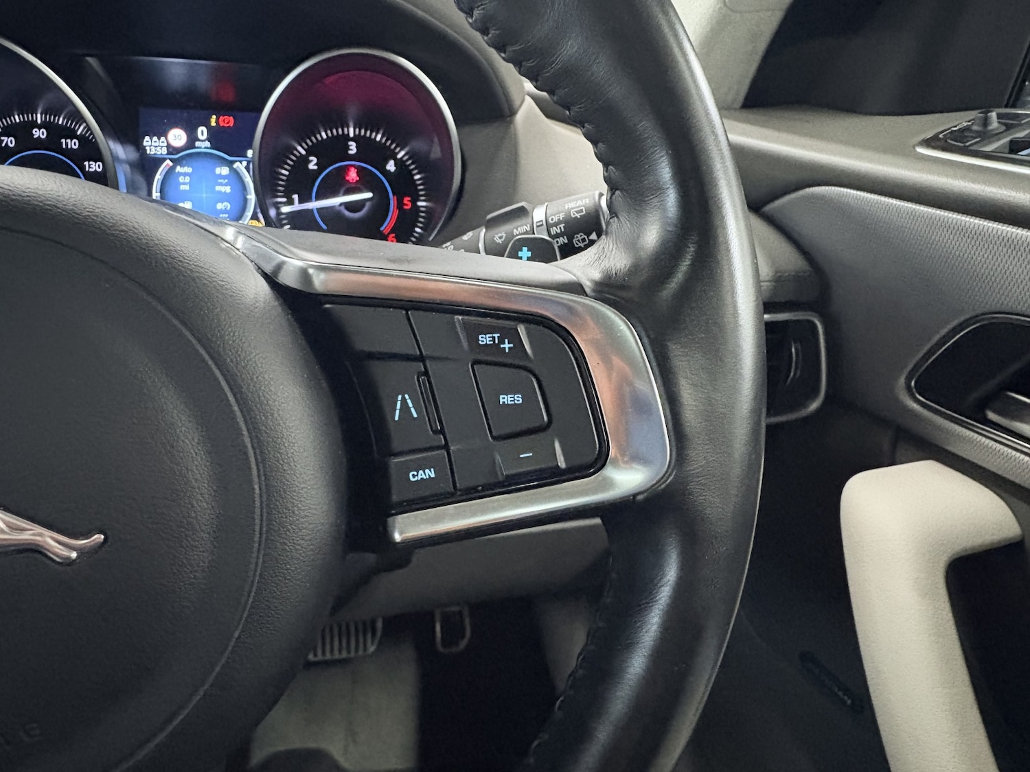 Used Jaguar F-Pace 2018 for sale - 77438381: Photo 99