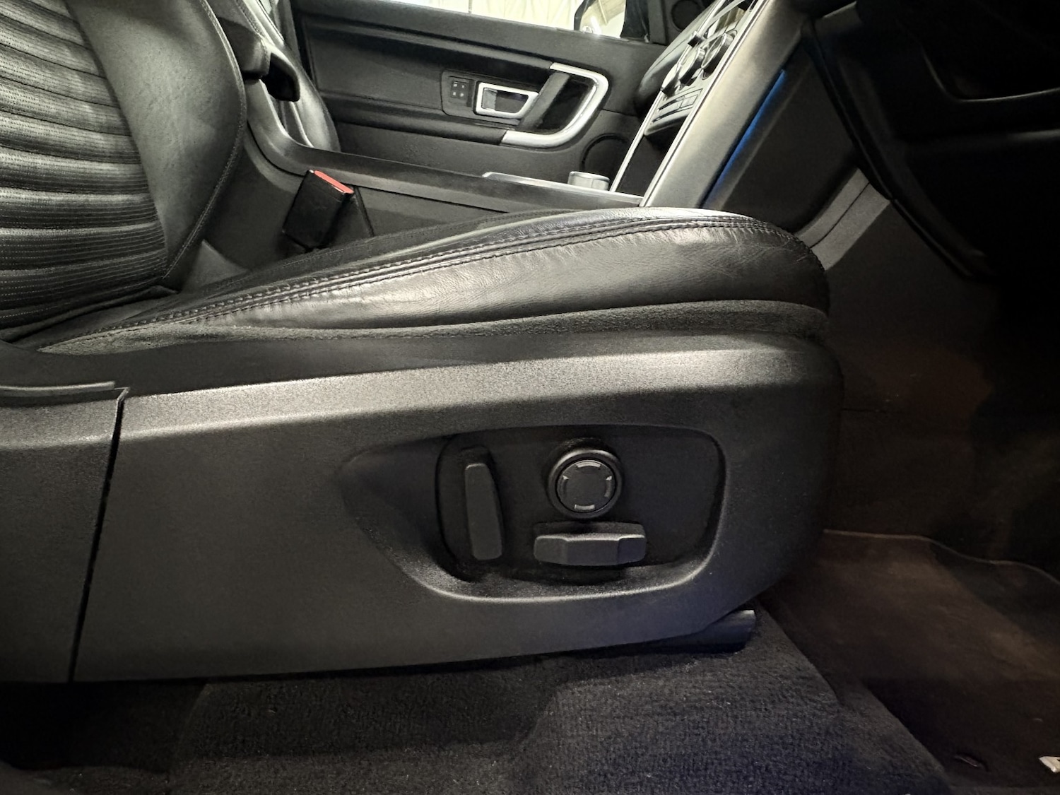 Used Land Rover Discovery Sport 2016 for sale - 77028020: Photo 40