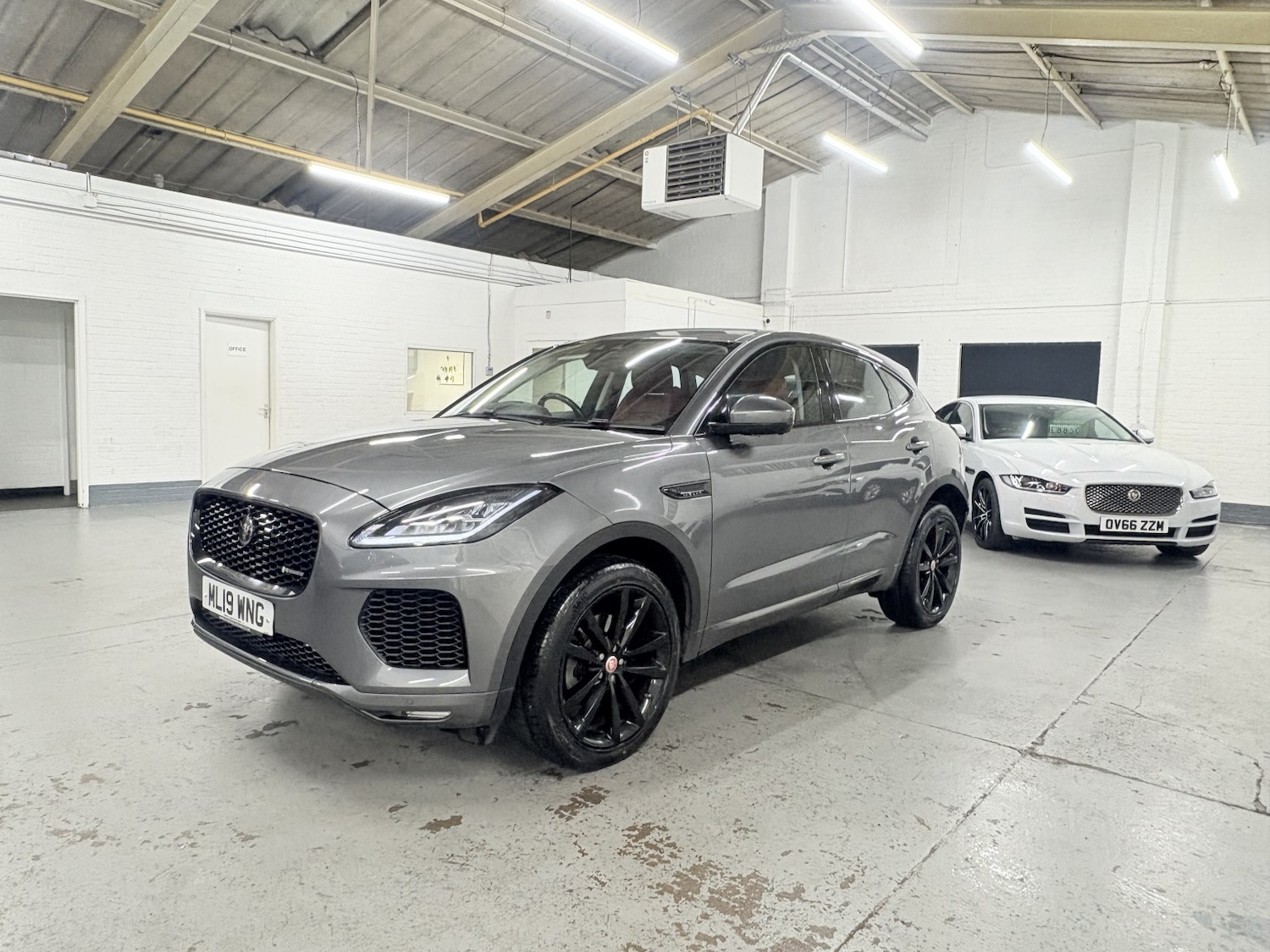 Used Jaguar E-Pace 2019 for sale - 77595422: Photo 2