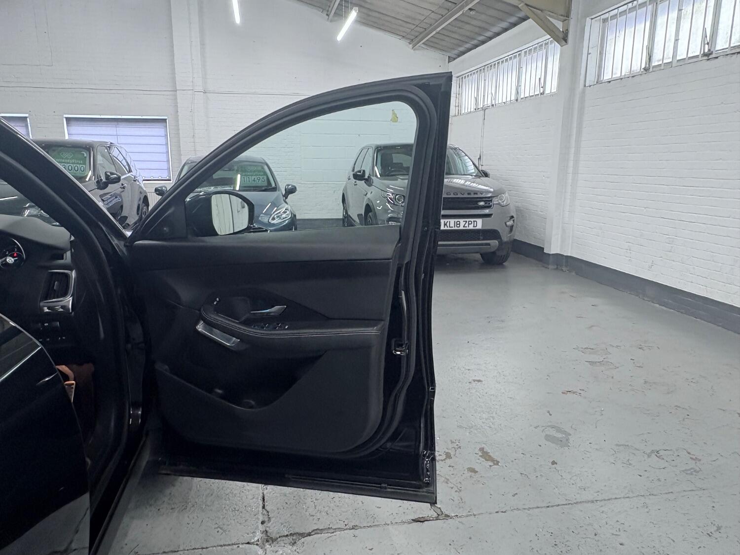 Used Jaguar E-Pace 2019 for sale - 76407589: Photo 34