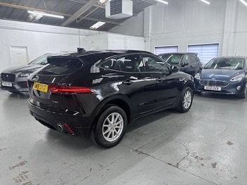 Used Jaguar E-Pace 2019 for sale - 76407589: Photo