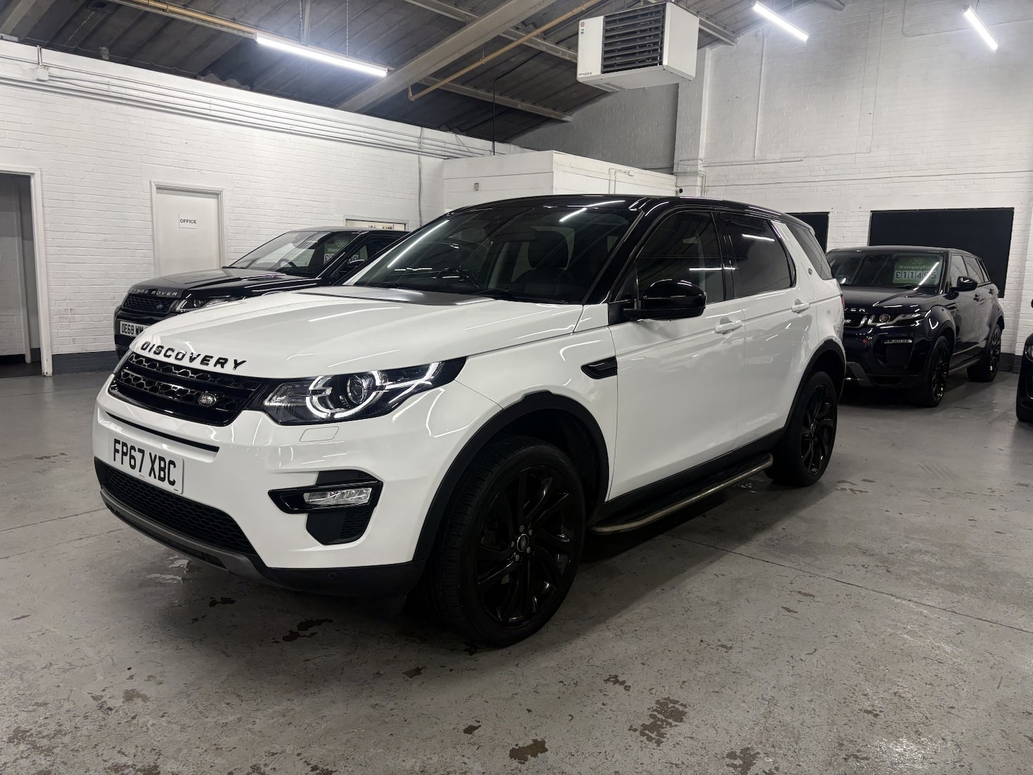 Used Land Rover Discovery Sport 2017 for sale - 77028010: Photo 2