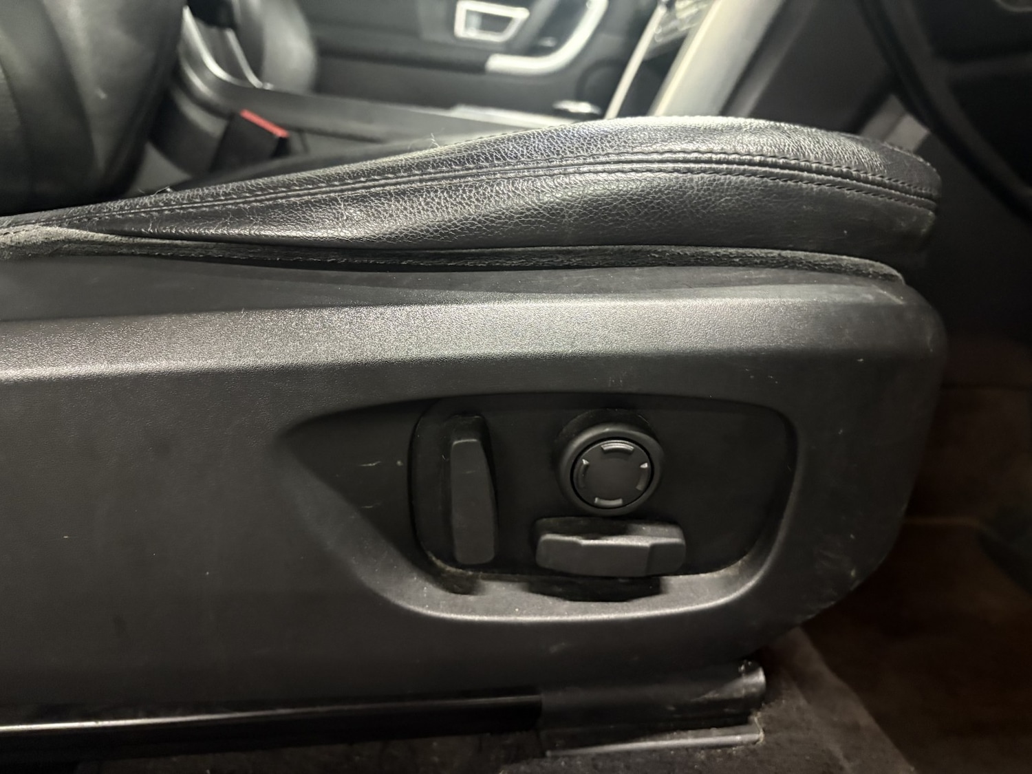 Used Land Rover Discovery Sport 2017 for sale - 77028010: Photo 33