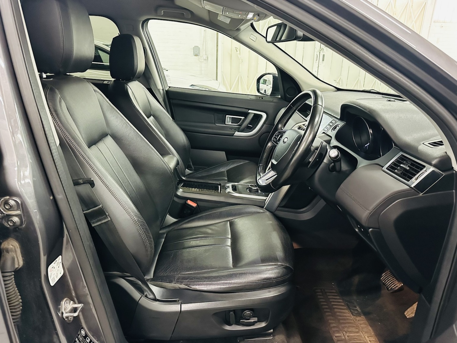 Used Land Rover Discovery Sport 2018 for sale - 77991602: Photo 28