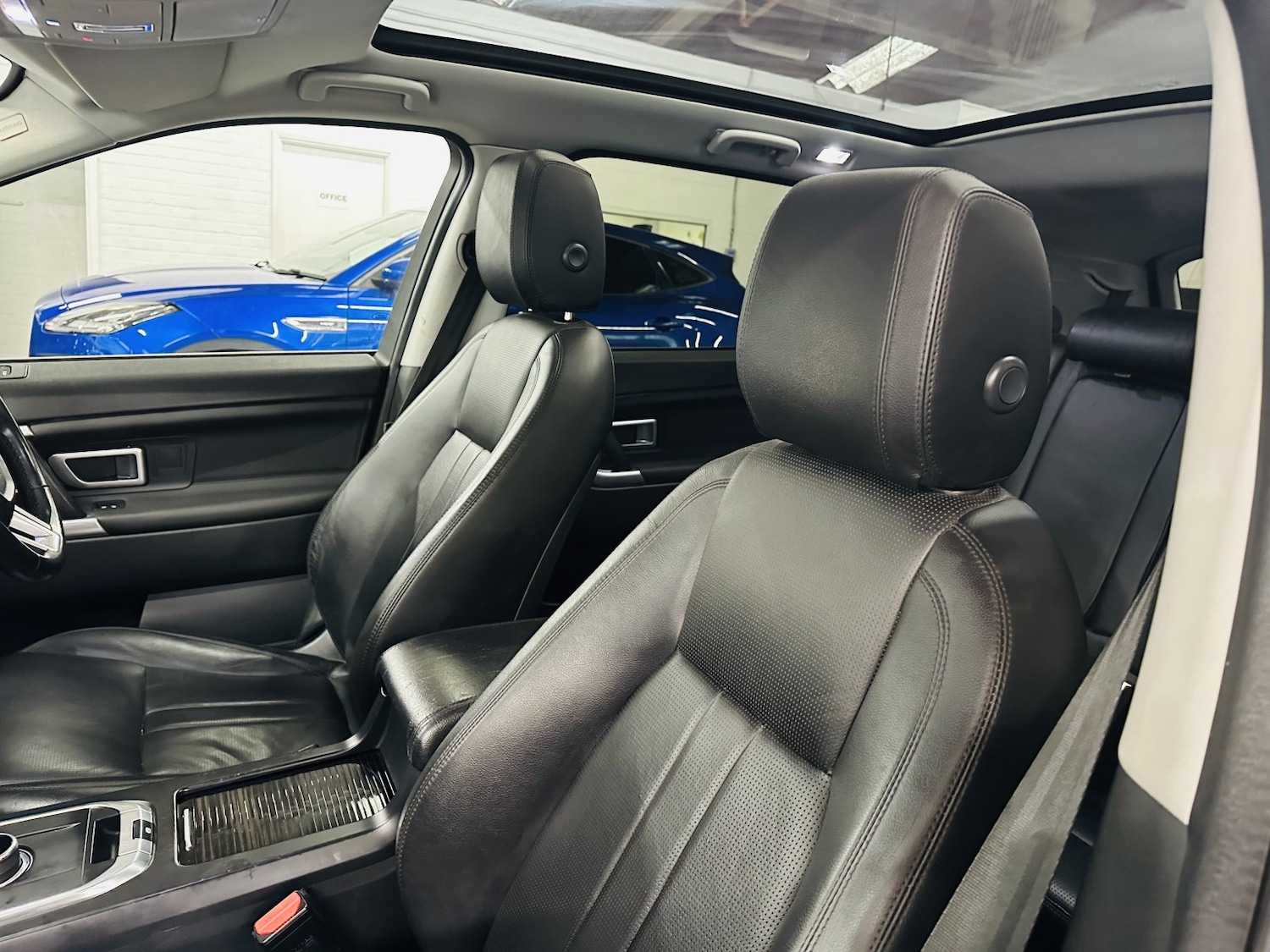 Used Land Rover Discovery Sport 2018 for sale - 77991602: Photo 40