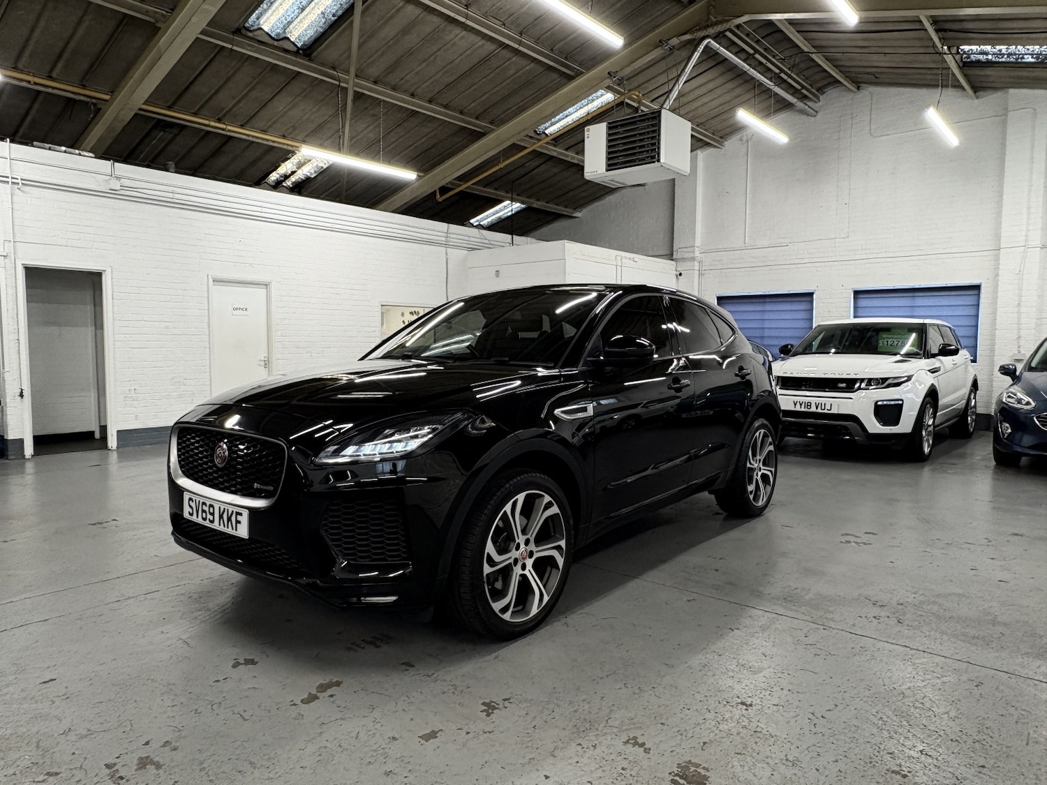 Used Jaguar E-Pace 2019 for sale - 76863812: Photo 2